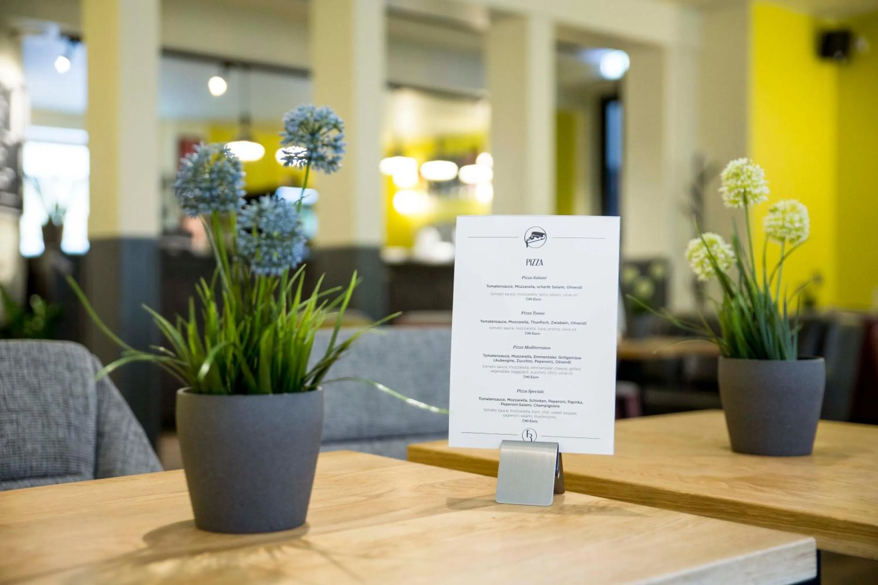 Communal lounge/ TV room in Five Reasons Hostel & Hotel