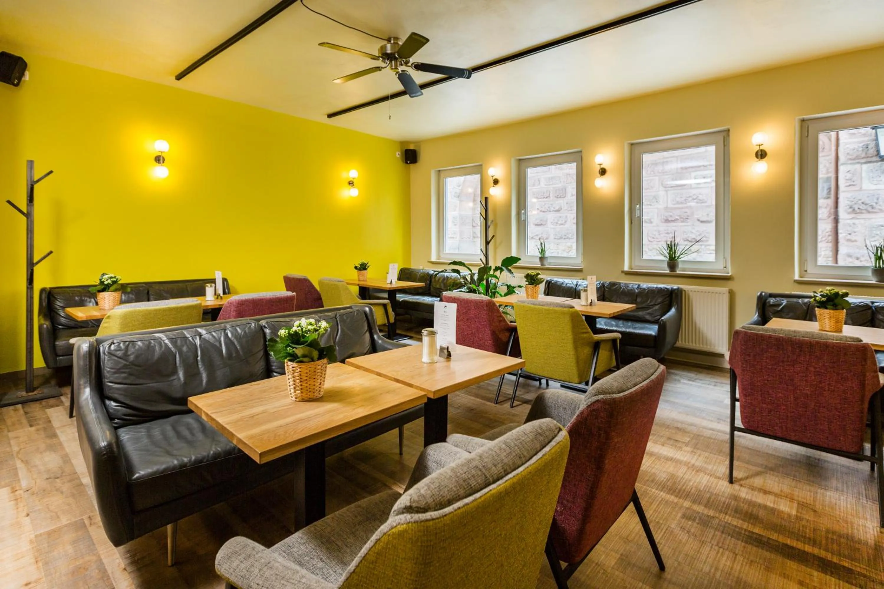 Lounge or bar in Five Reasons Hostel & Hotel