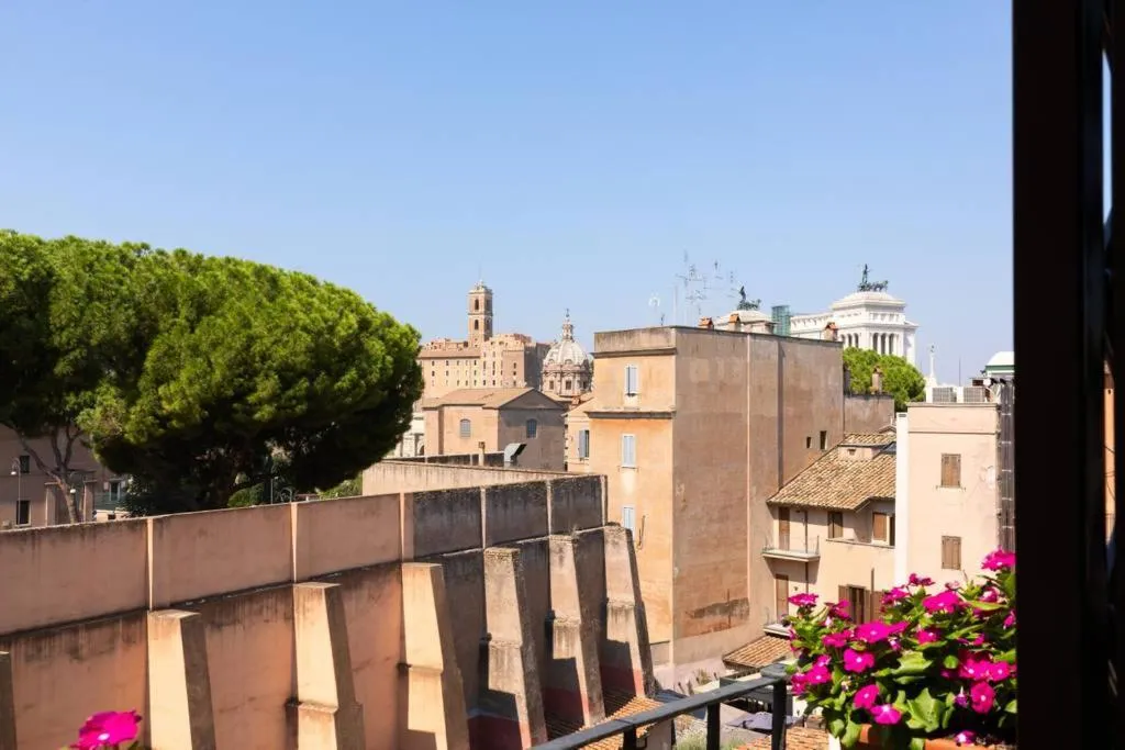 City view in iRooms Forum & Colosseum