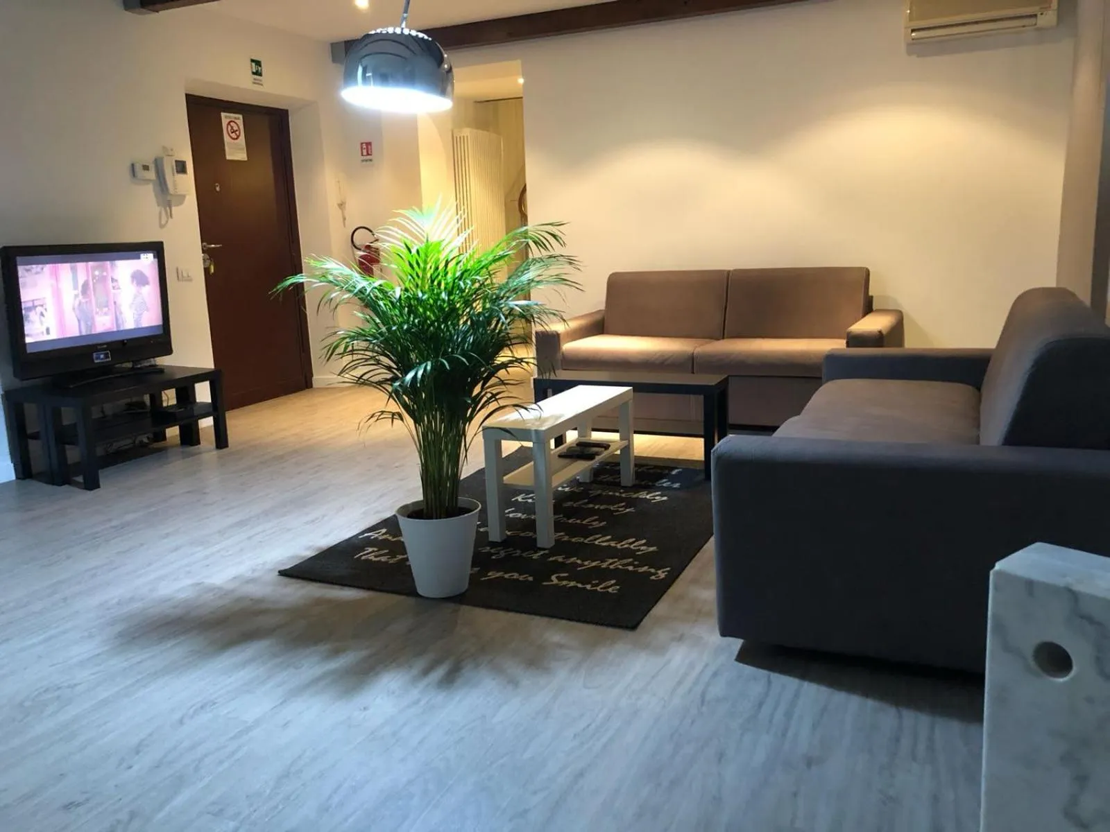 Living room in iRooms Forum & Colosseum