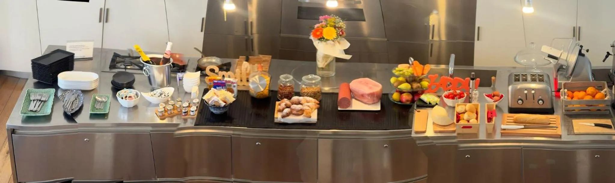 Food and drinks in Wrooms Guest House