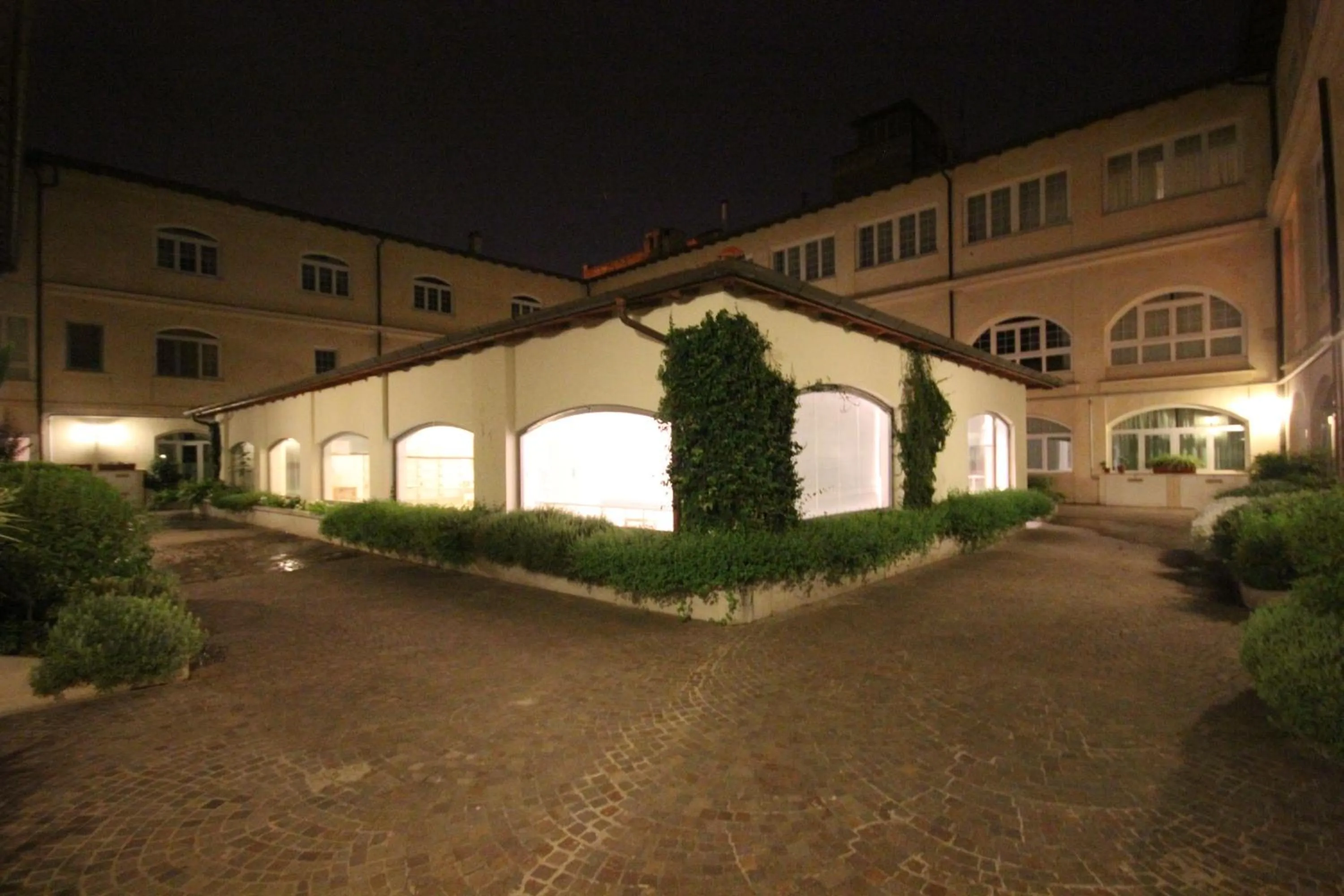 Facade/entrance in iRooms Forum & Colosseum