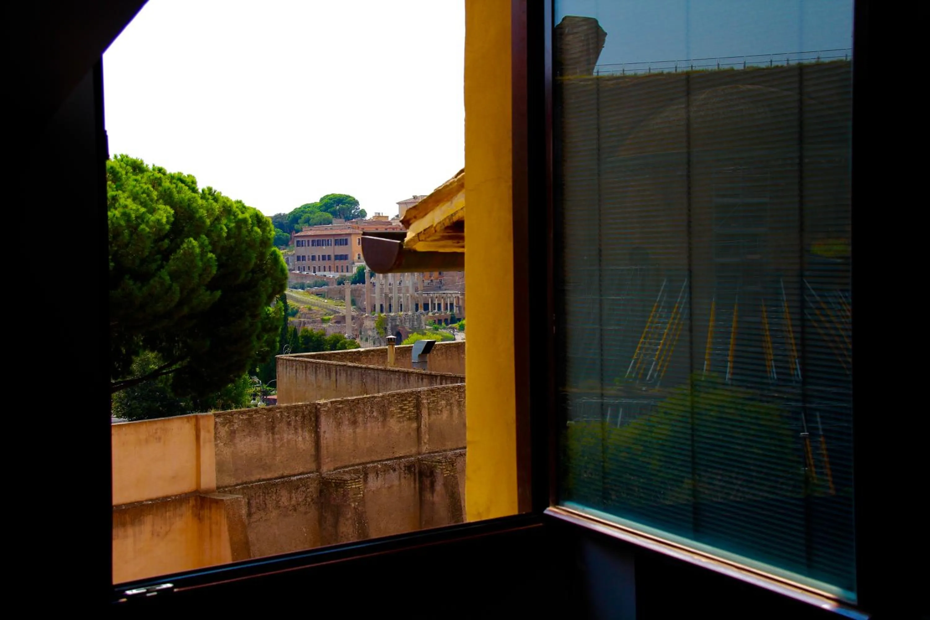 City view in iRooms Forum & Colosseum