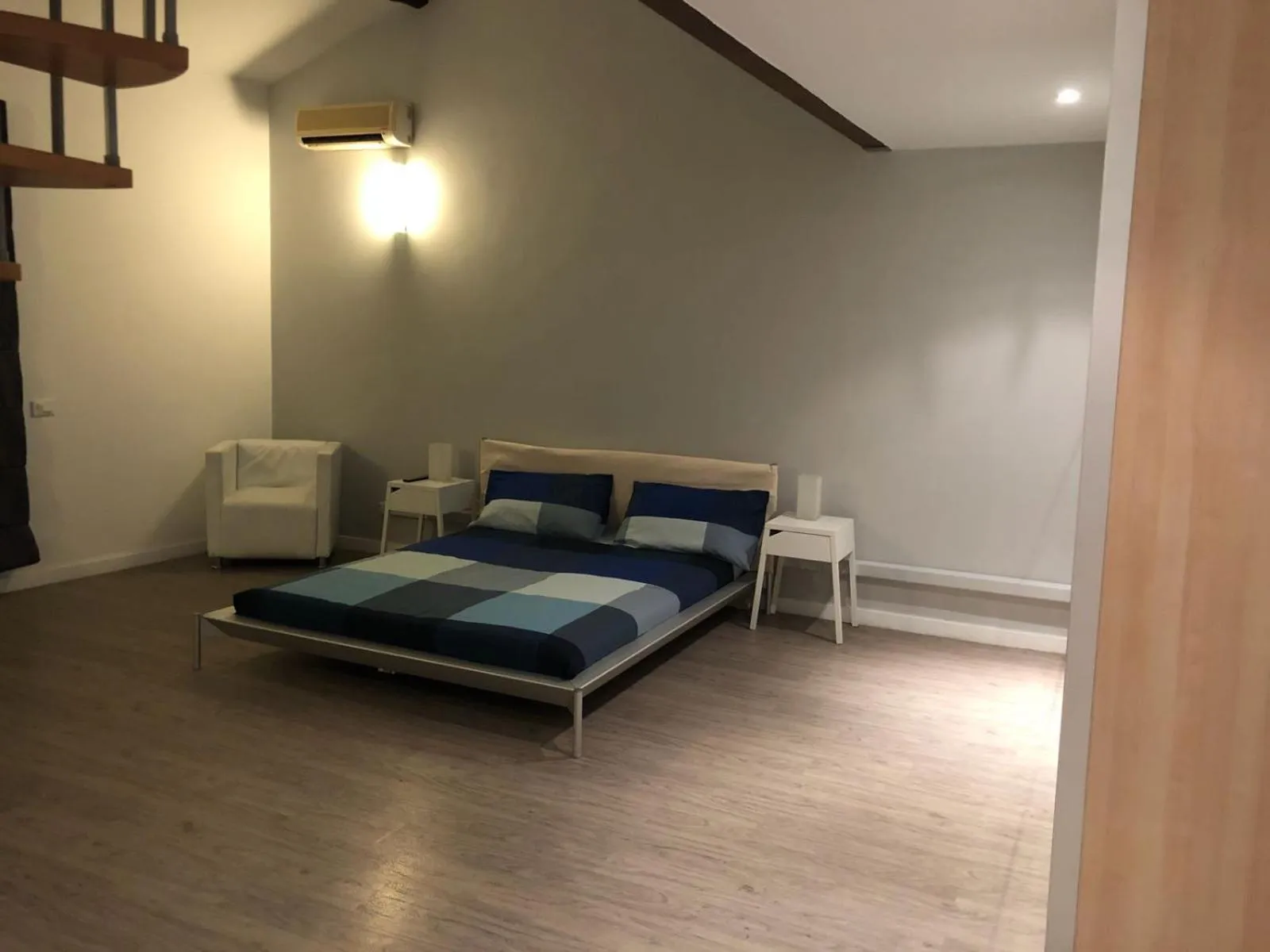 Bedroom, Bed in iRooms Forum & Colosseum