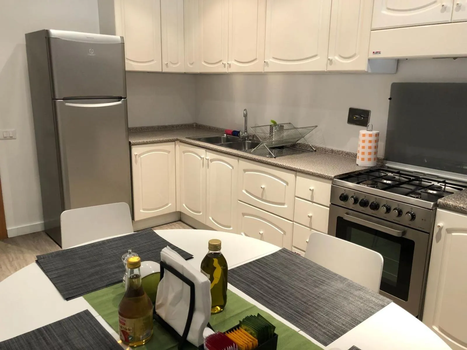 Kitchen or kitchenette in iRooms Forum & Colosseum