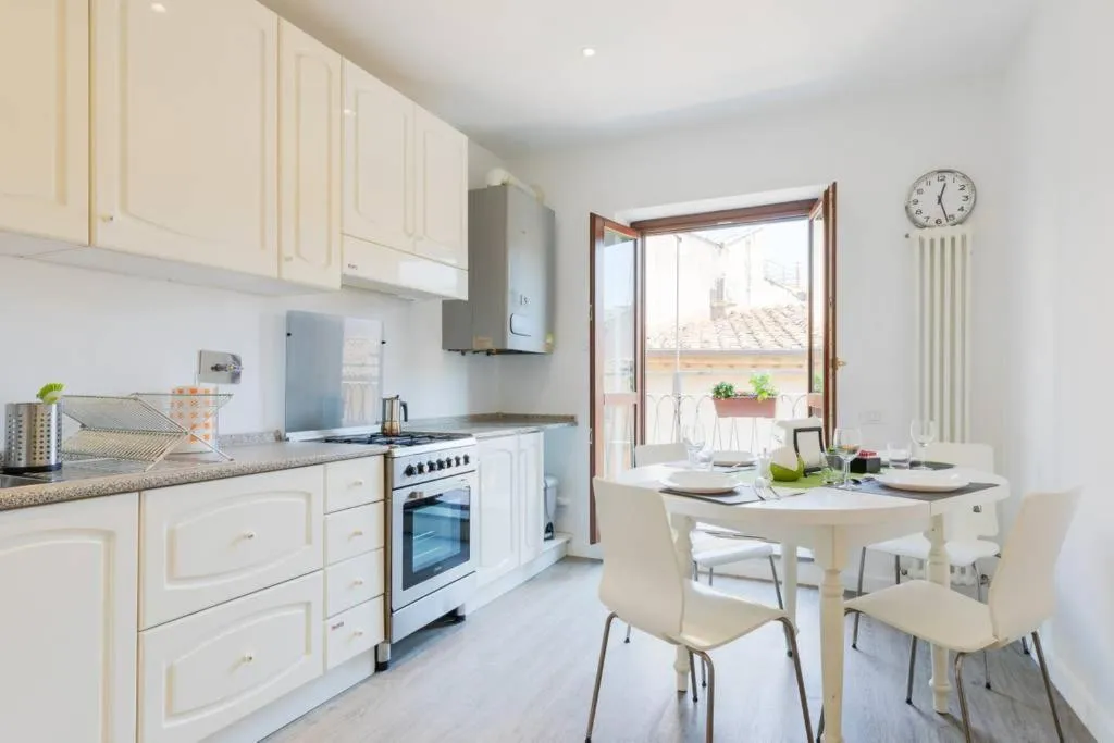 Kitchen or kitchenette in iRooms Forum & Colosseum