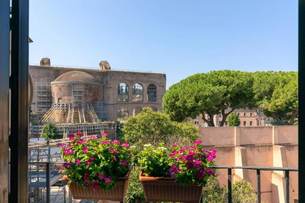 Living room in iRooms Forum & Colosseum