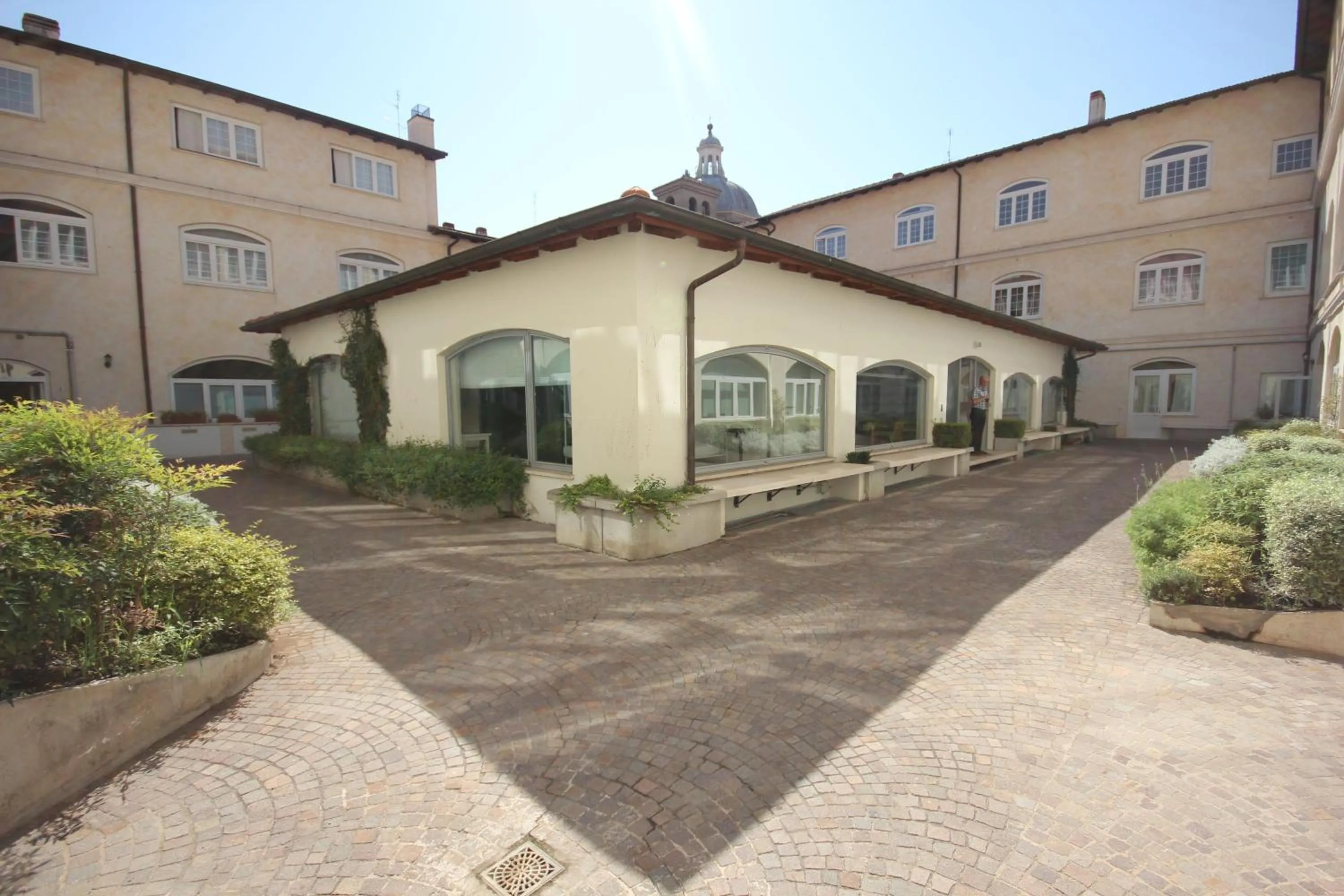 Facade/entrance in iRooms Forum & Colosseum