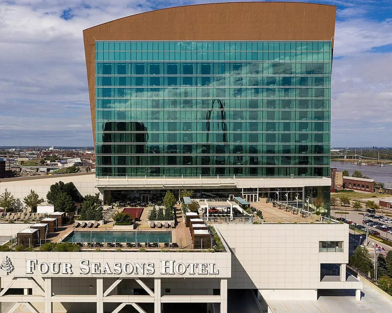 Property building in Four Seasons St. Louis Property building in Four Seasons St. Louis