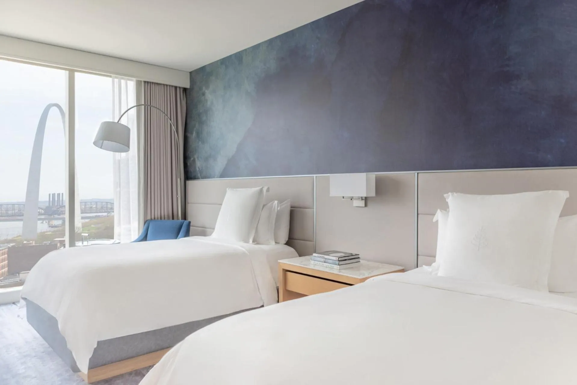 Bed in Four Seasons St. Louis