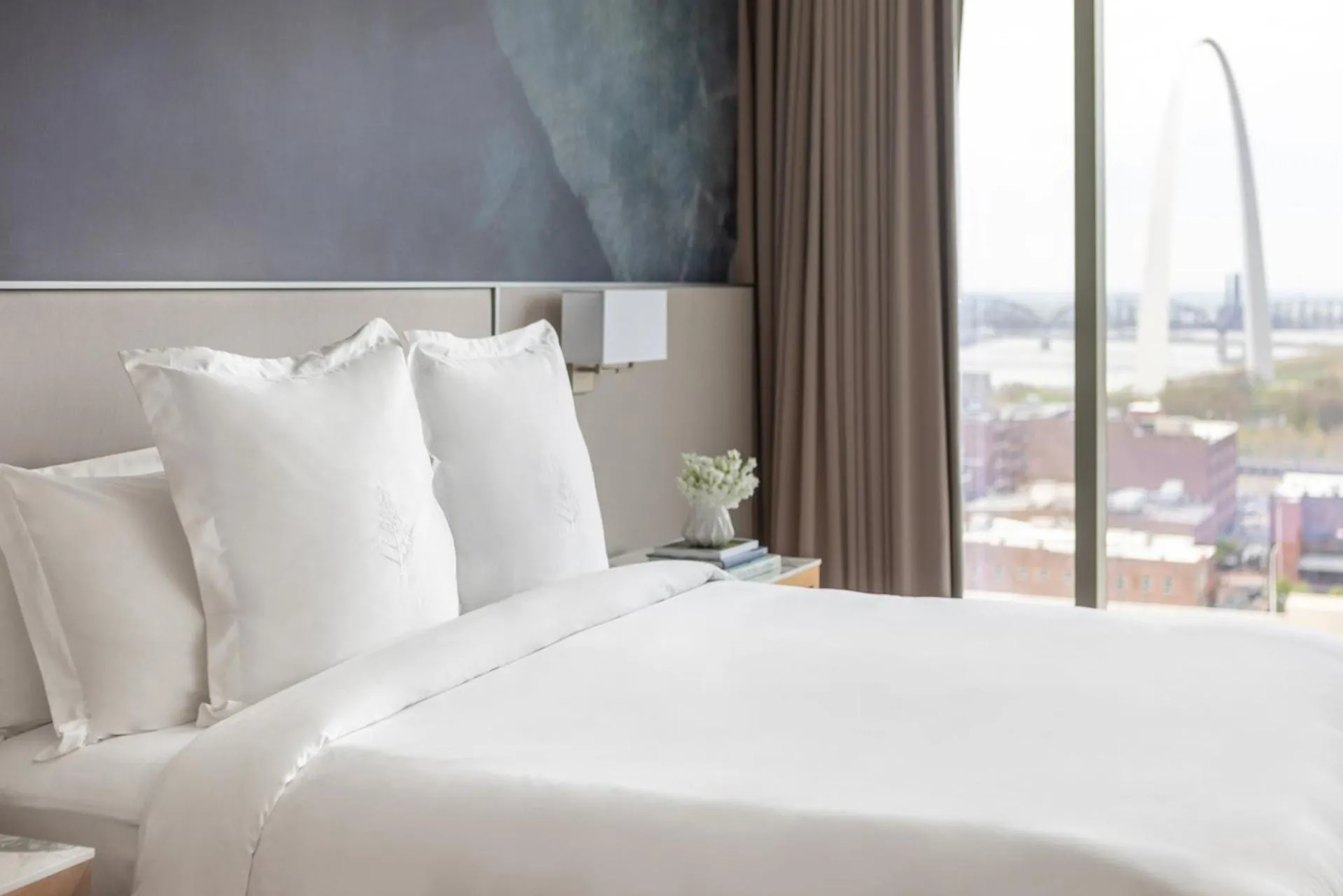 Bed in Four Seasons St. Louis