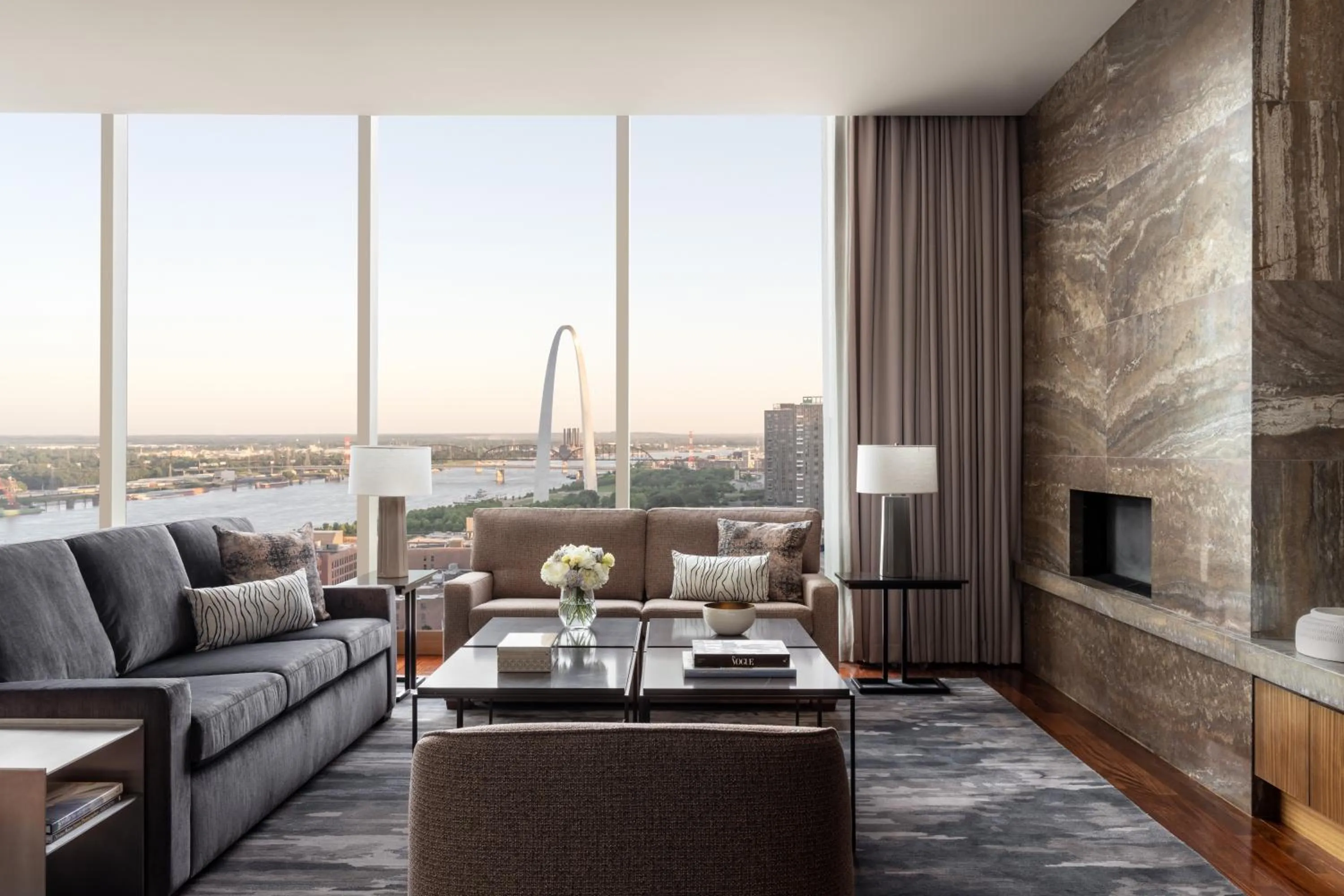 Living room in Four Seasons St. Louis