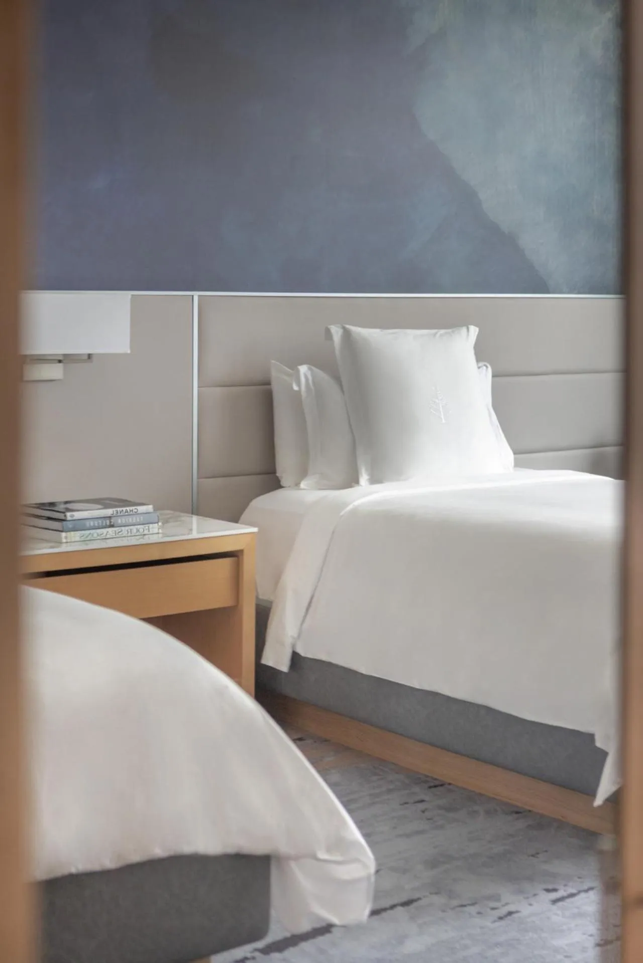 Bed in Four Seasons St. Louis