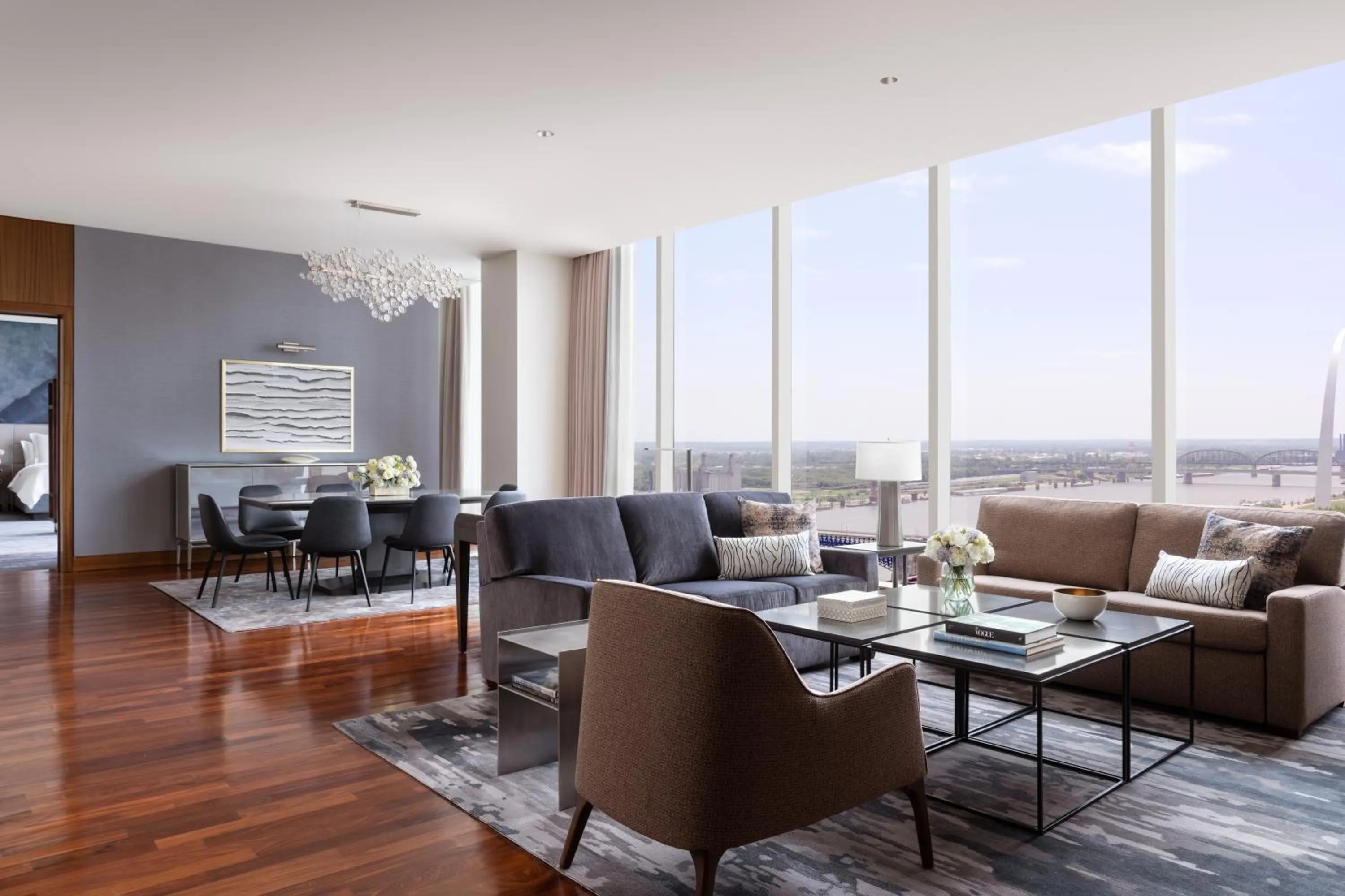 Living room in Four Seasons St. Louis