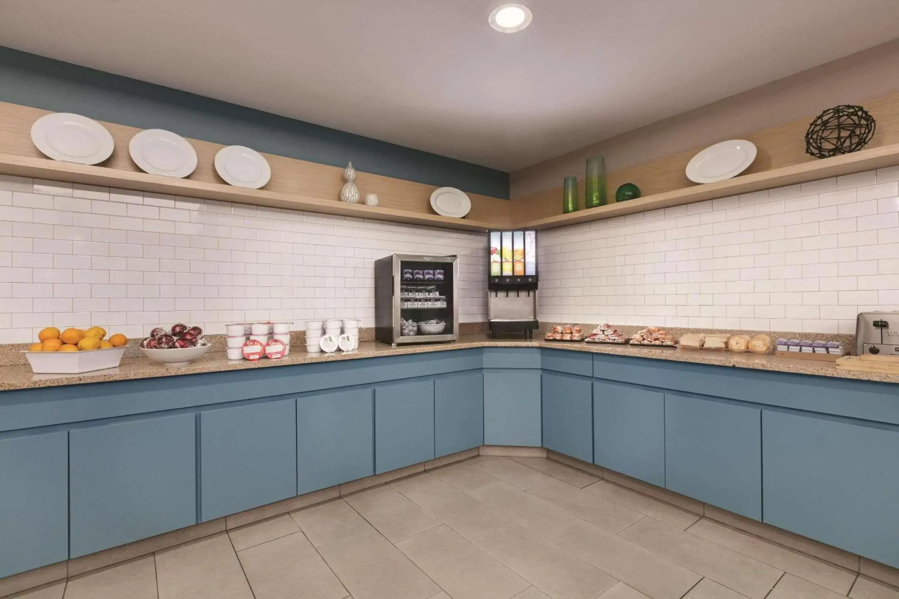 Breakfast in Country Inn & Suites by Radisson, Port Clinton, OH Breakfast in Country Inn & Suites by Radisson, Port Clinton, OH