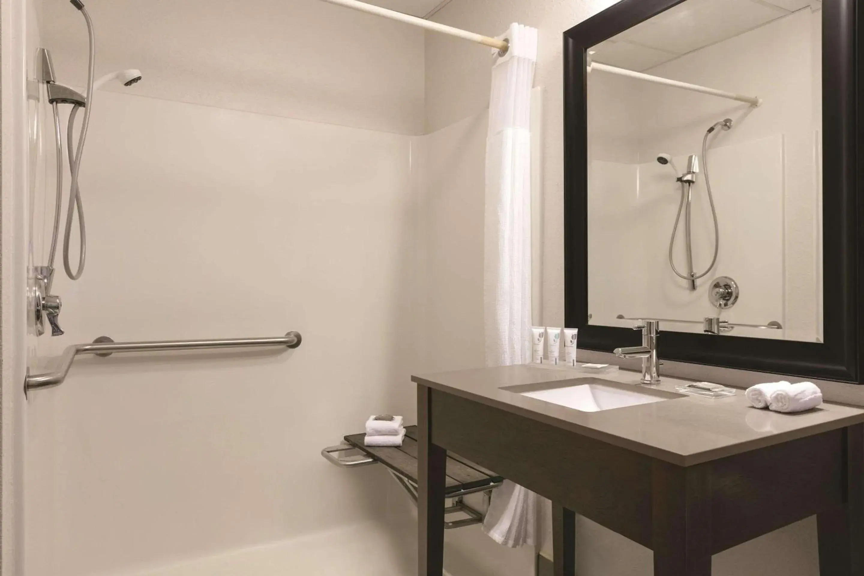 Bedroom in Country Inn & Suites by Radisson, Port Clinton, OH Bedroom in Country Inn & Suites by Radisson, Port Clinton, OH