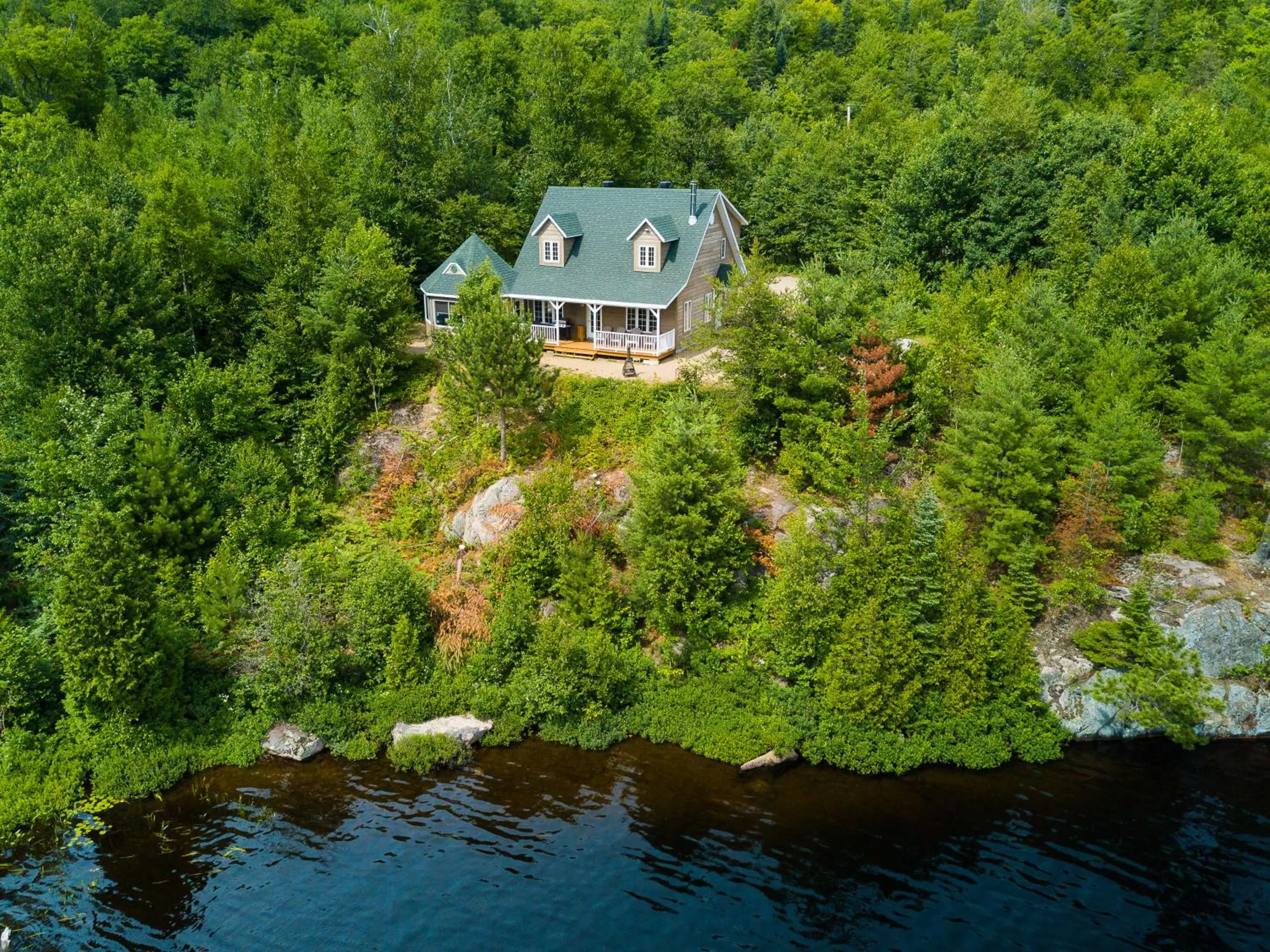 Facade/entrance in Pourvoirie du Lac Blanc