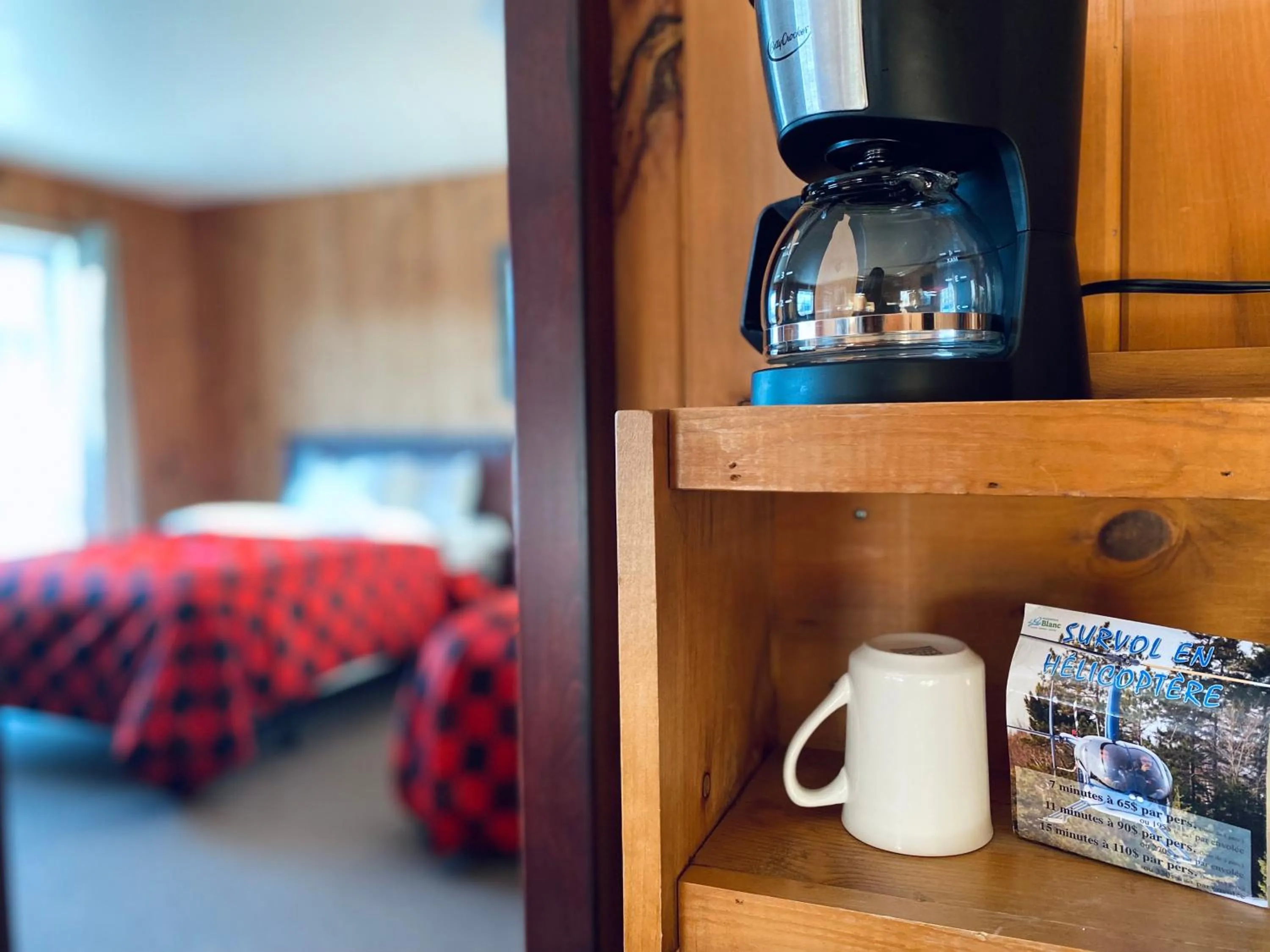 Bedroom, Bed in Pourvoirie du Lac Blanc