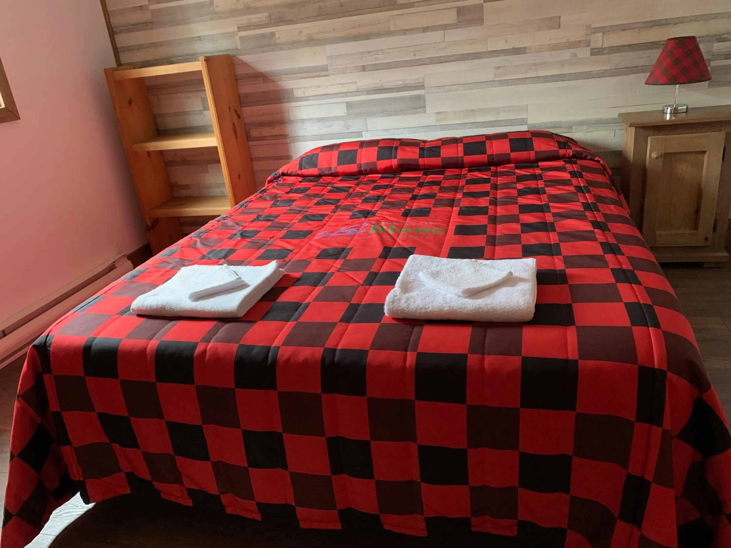 Bed in Pourvoirie du Lac Blanc