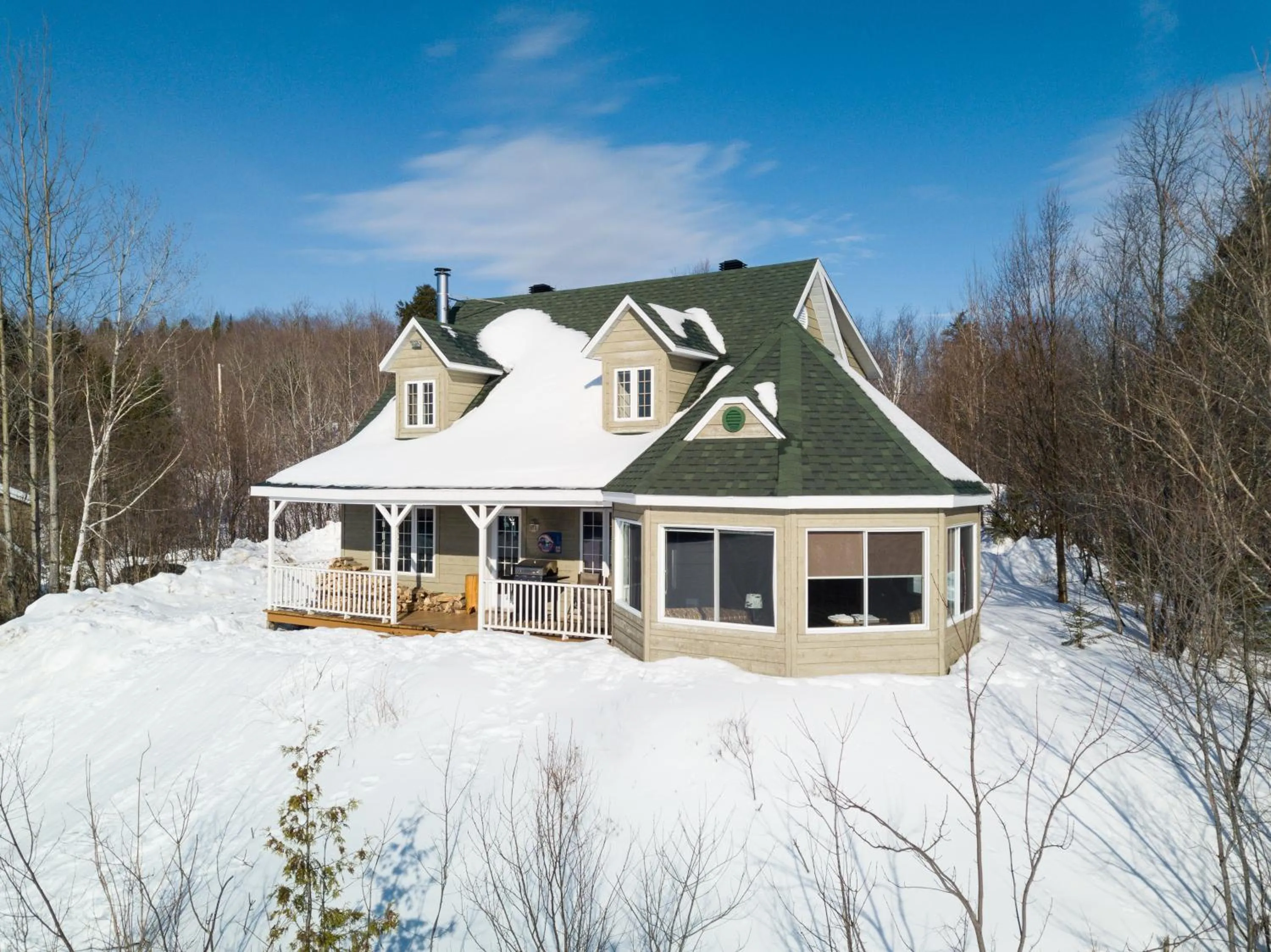 Facade/entrance in Pourvoirie du Lac Blanc