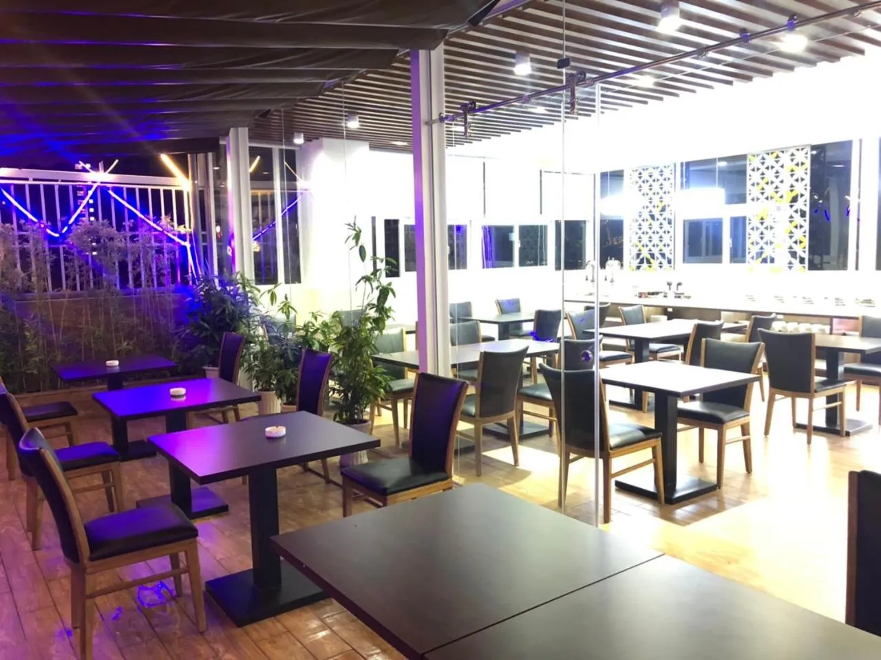 Restaurant/places to eat in Doha 2 Hotel Saigon Airport