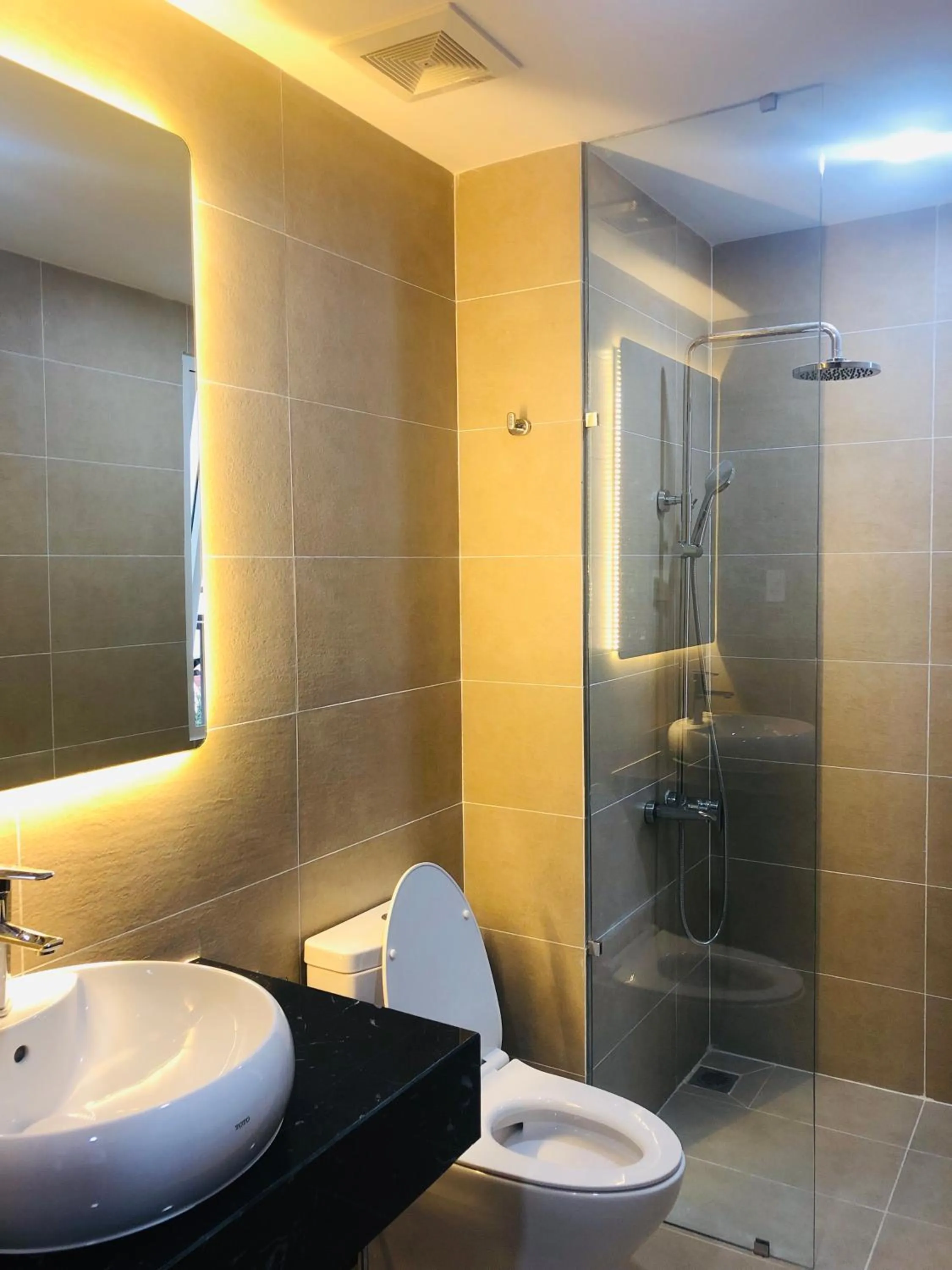 Shower in Doha 2 Hotel Saigon Airport