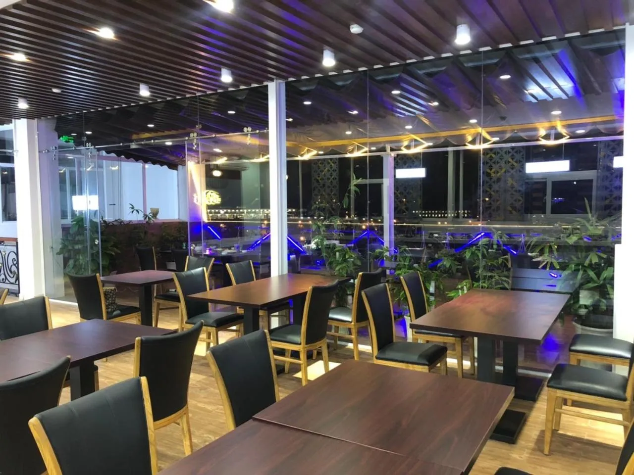 Restaurant/places to eat in Doha 2 Hotel Saigon Airport
