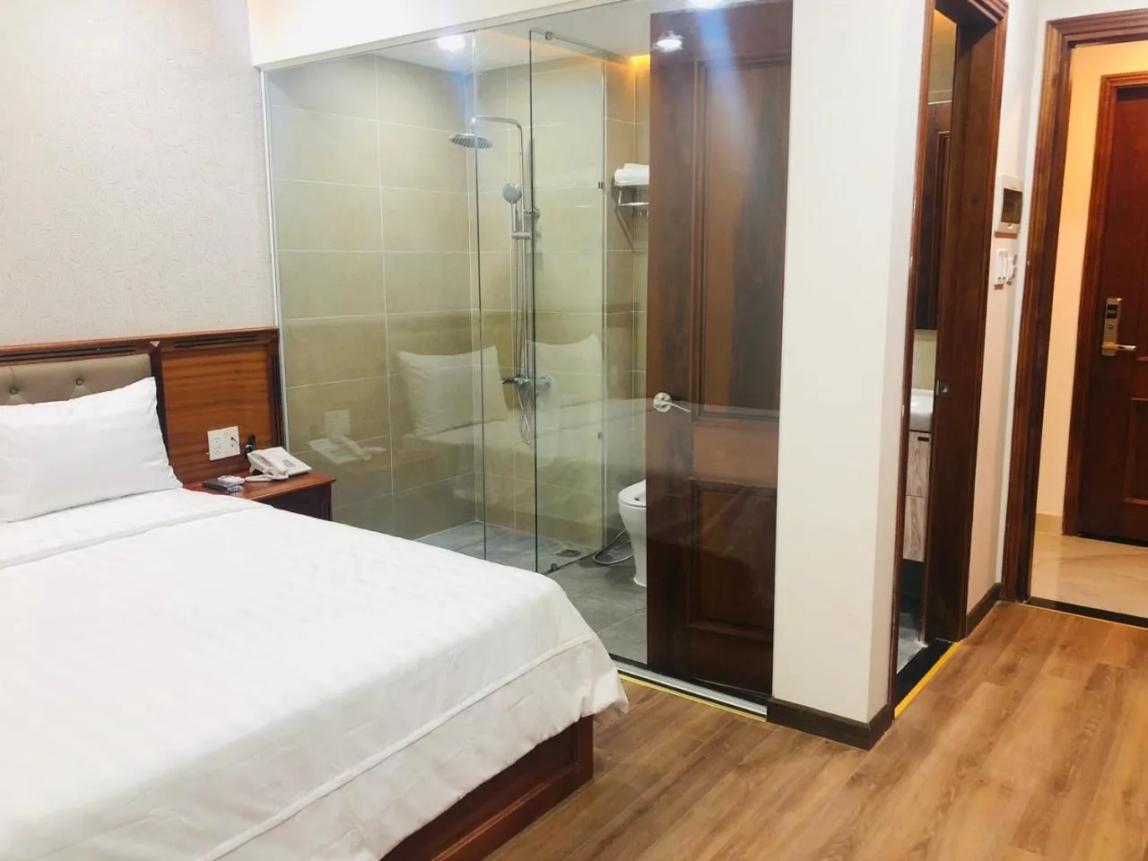 Shower, Bed in Doha 2 Hotel Saigon Airport