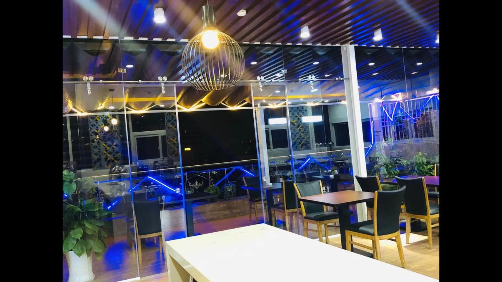 Restaurant/places to eat in Doha 2 Hotel Saigon Airport