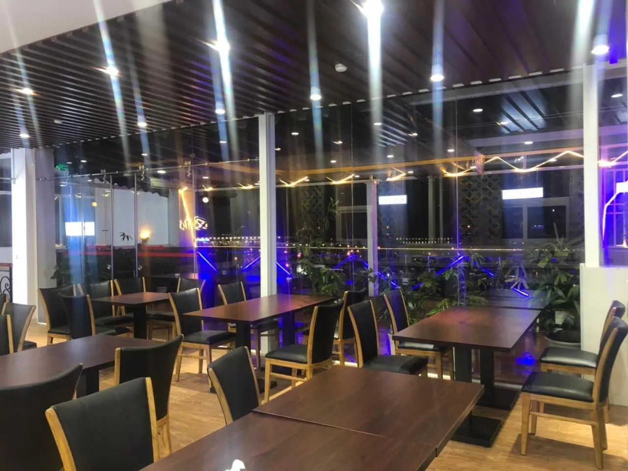 Restaurant/places to eat in Doha 2 Hotel Saigon Airport