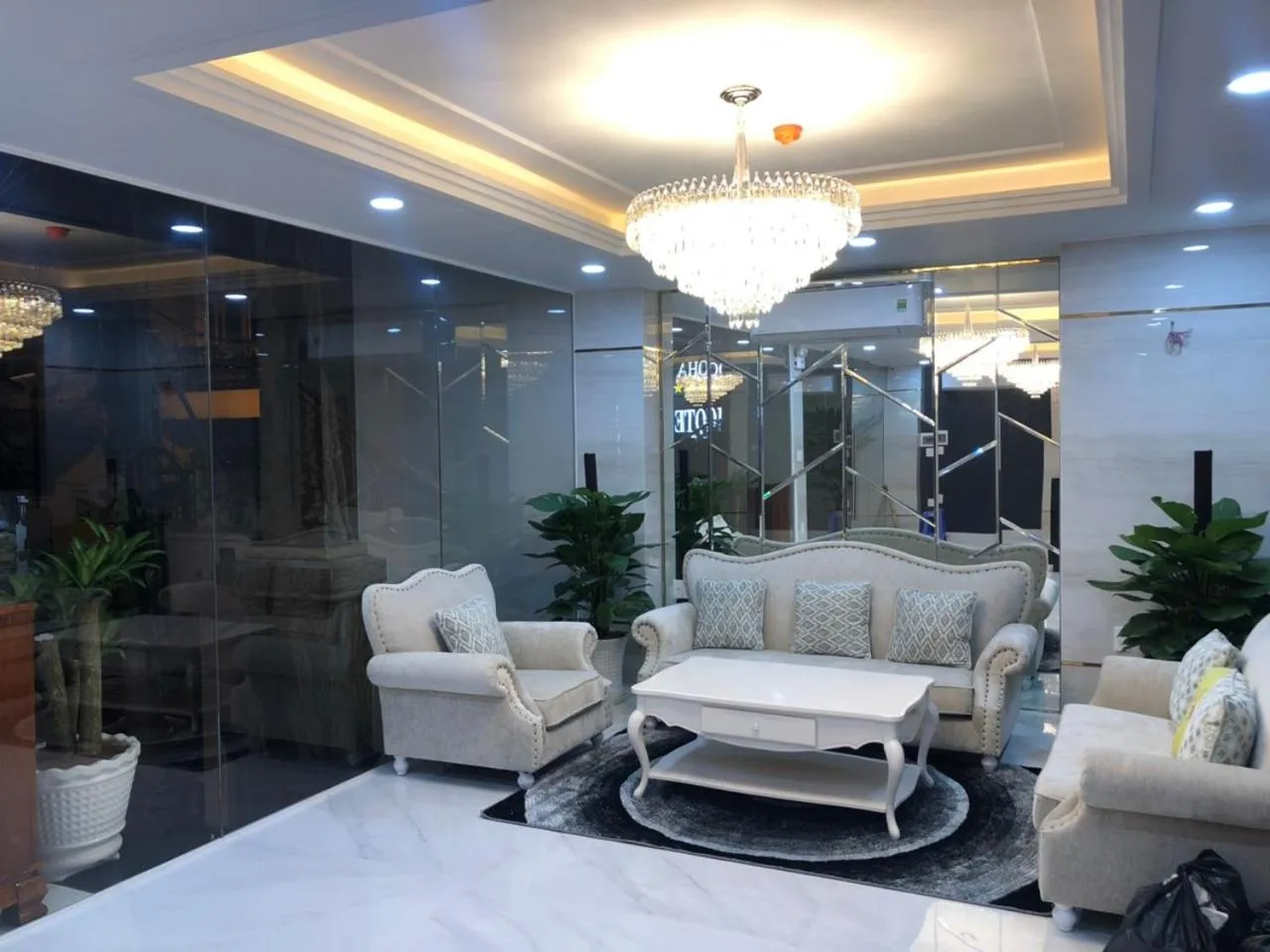 Communal lounge/ TV room in Doha 2 Hotel Saigon Airport