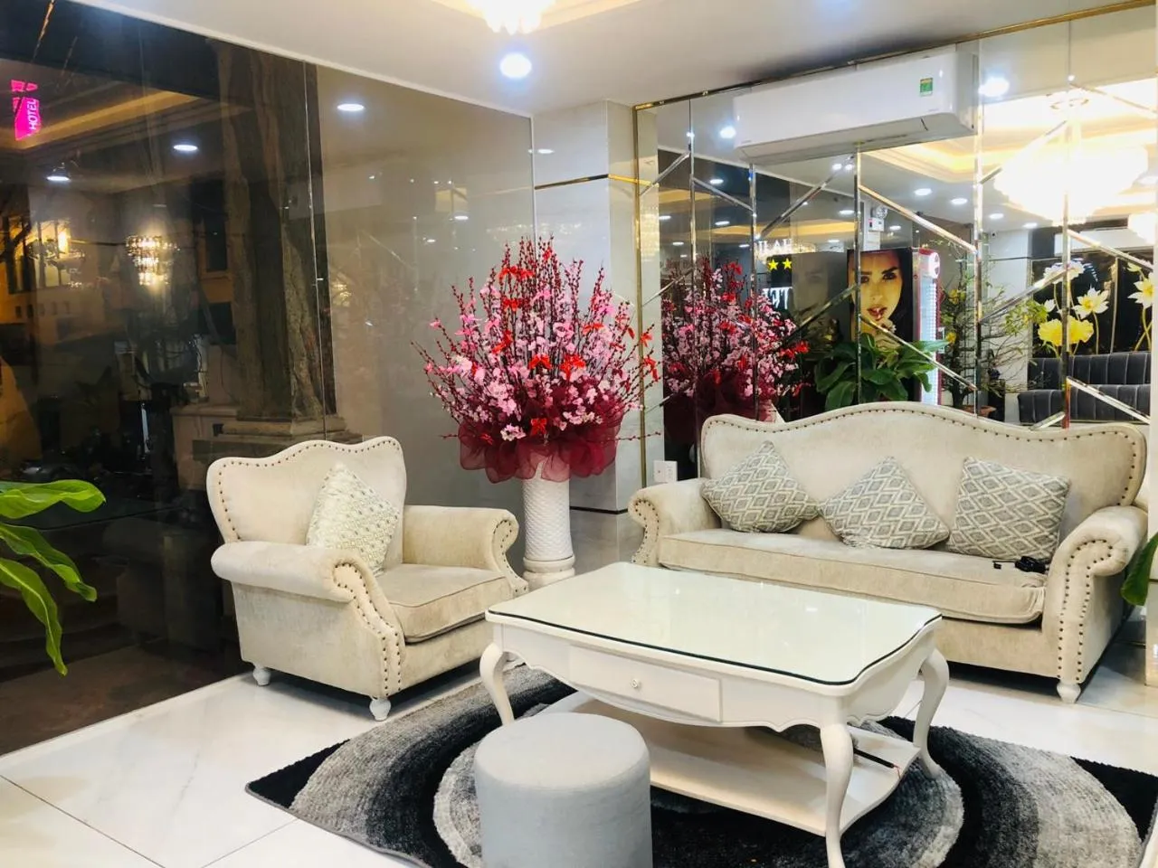 Communal lounge/ TV room in Doha 2 Hotel Saigon Airport