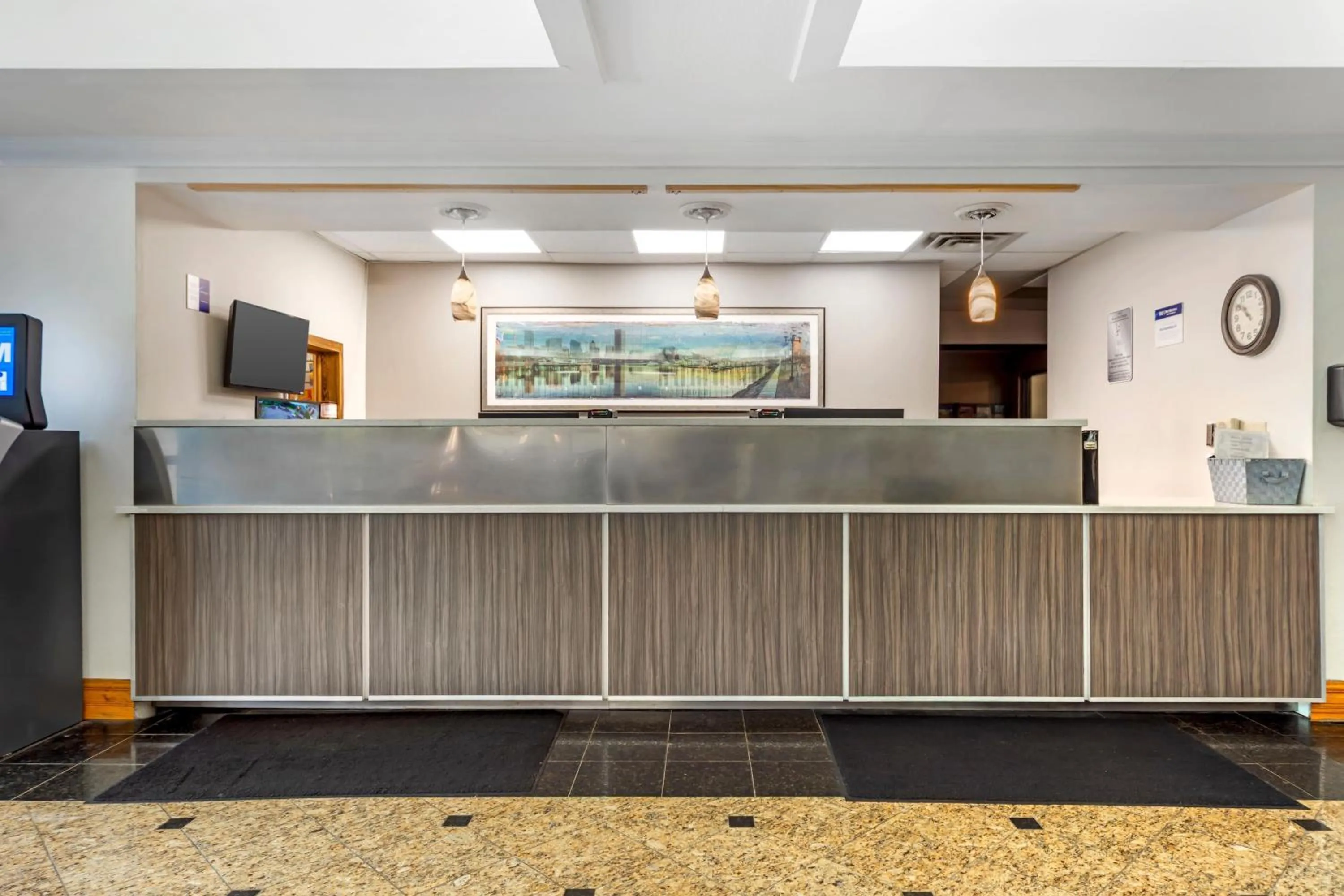 Lobby or reception in Wingate by Wyndham North East