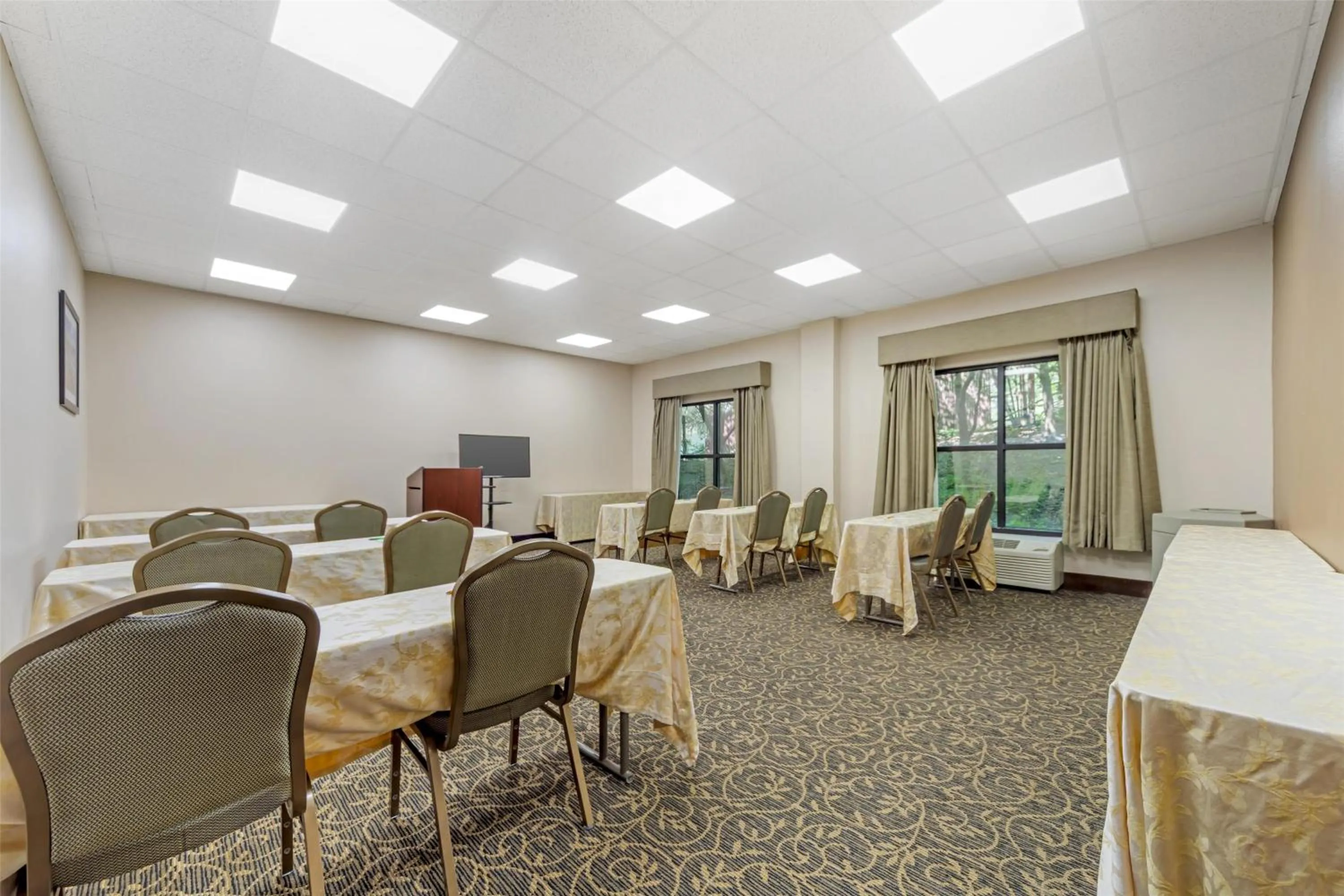 Meeting/conference room in Best Western Chesapeake Bay North Inn