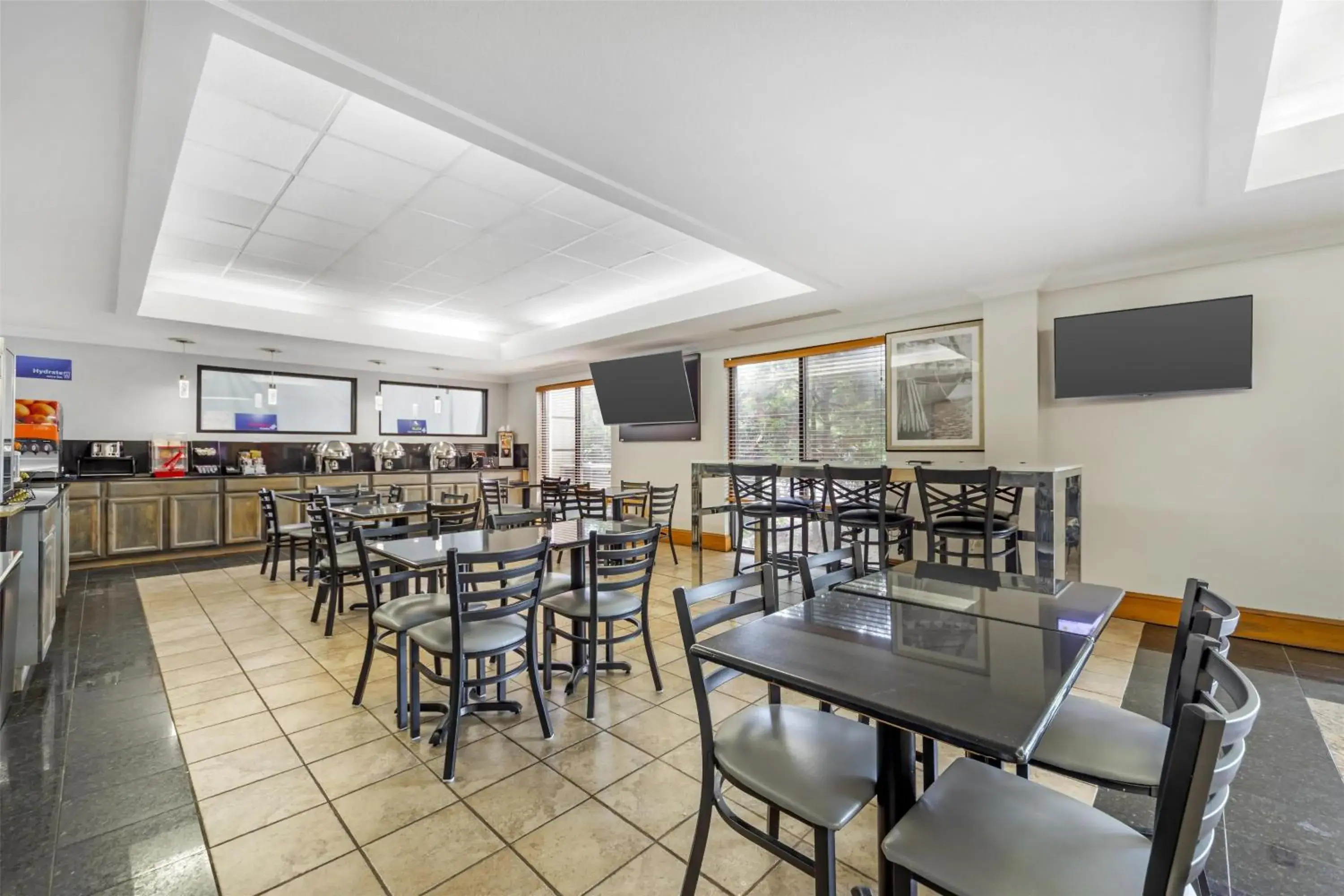 Breakfast in Best Western Chesapeake Bay North Inn Breakfast in Best Western Chesapeake Bay North Inn