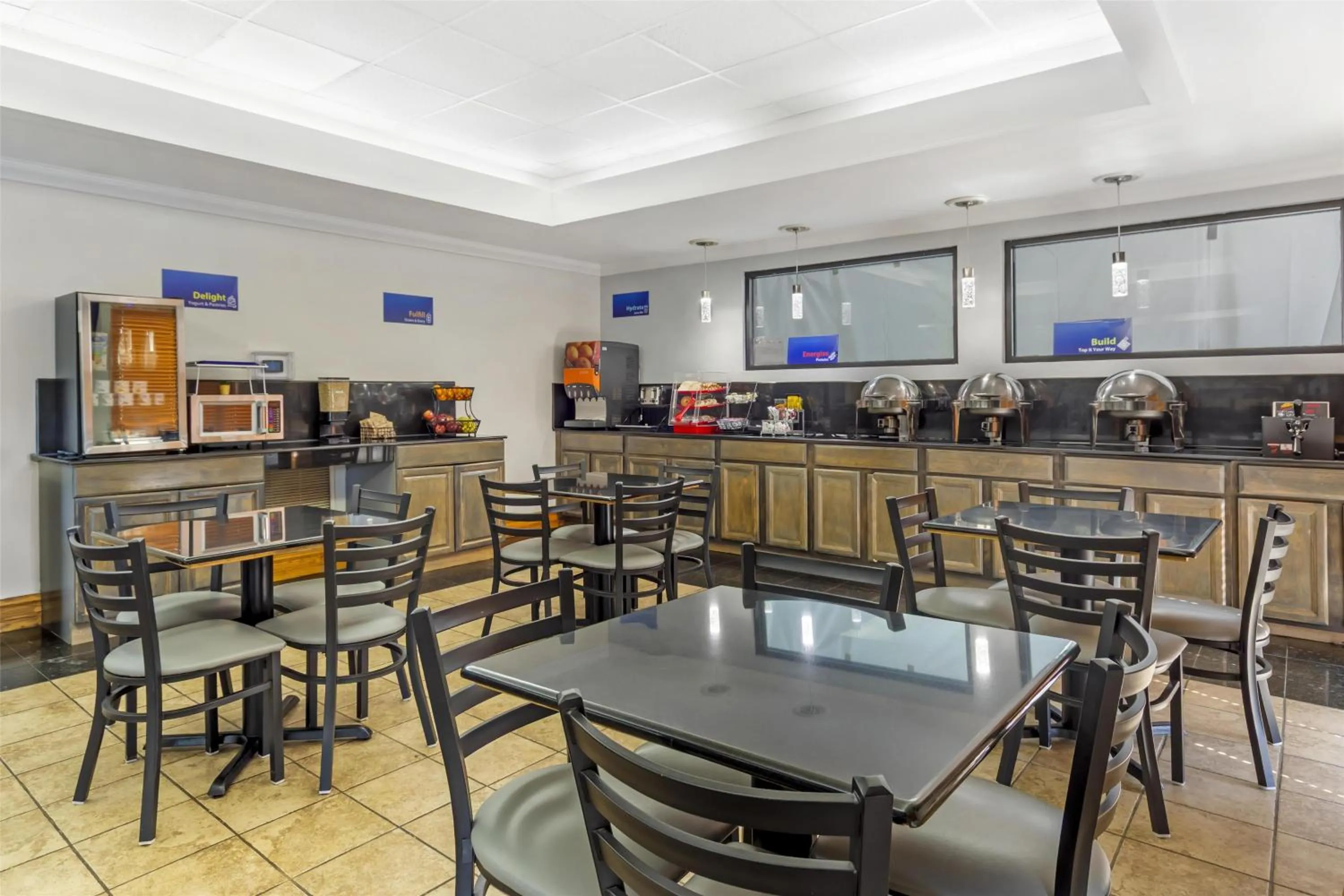 Breakfast in Best Western Chesapeake Bay North Inn