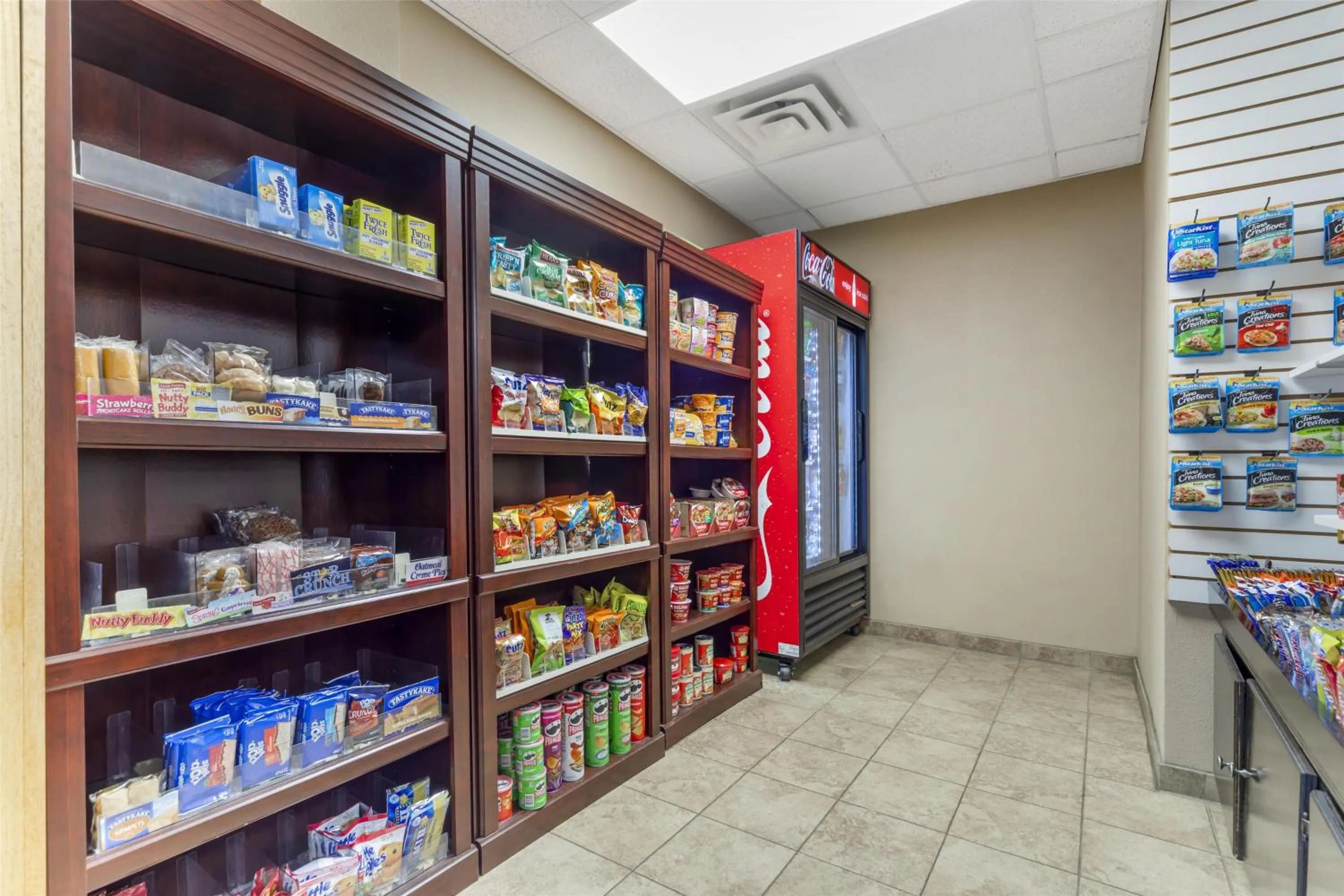 Property building in Best Western Chesapeake Bay North Inn