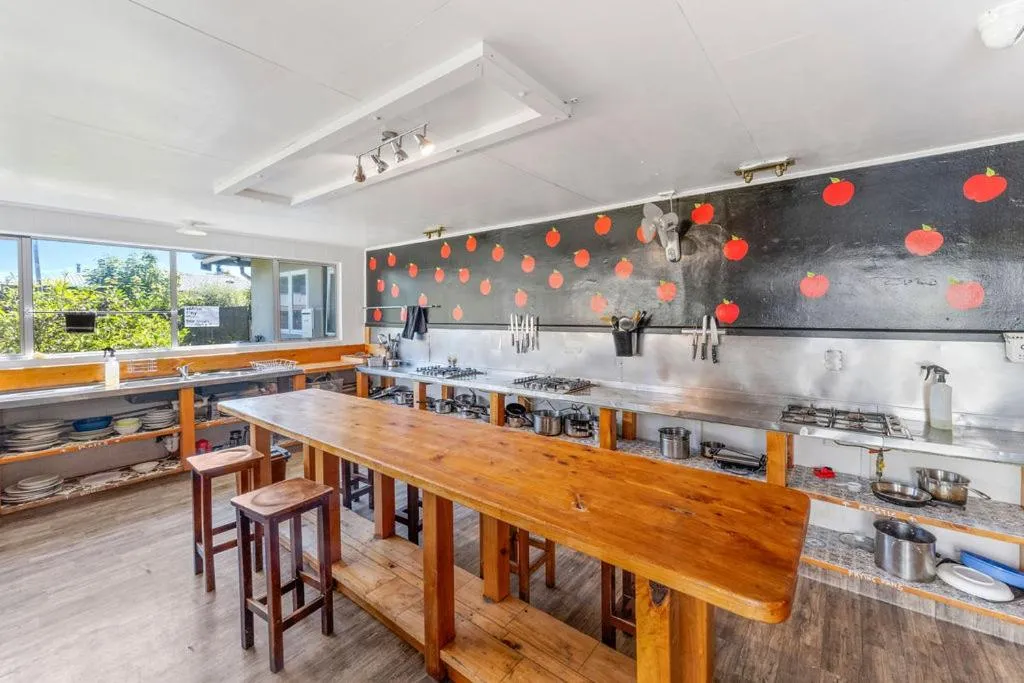 Happy Apple Backpackers