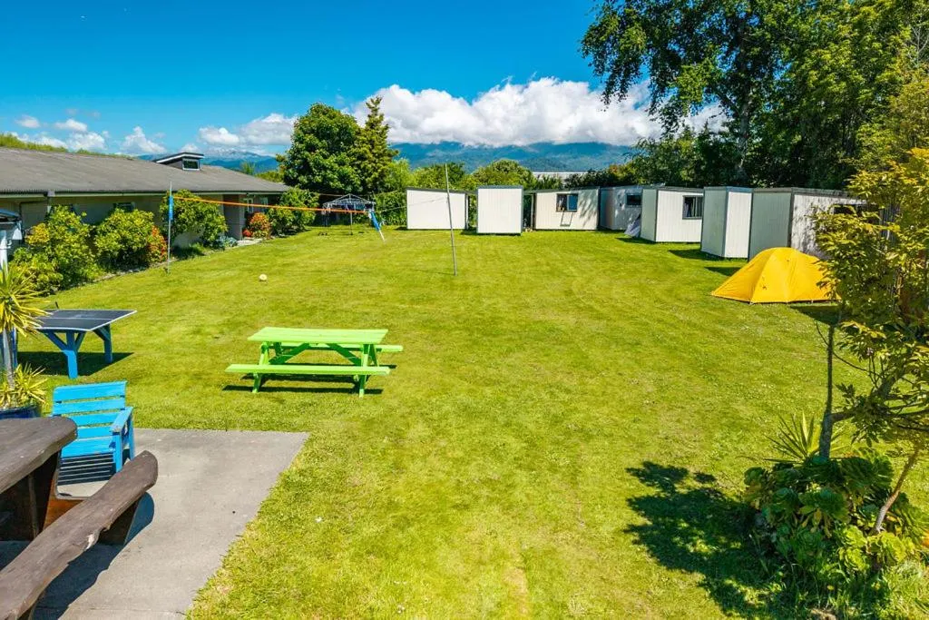 Happy Apple Backpackers