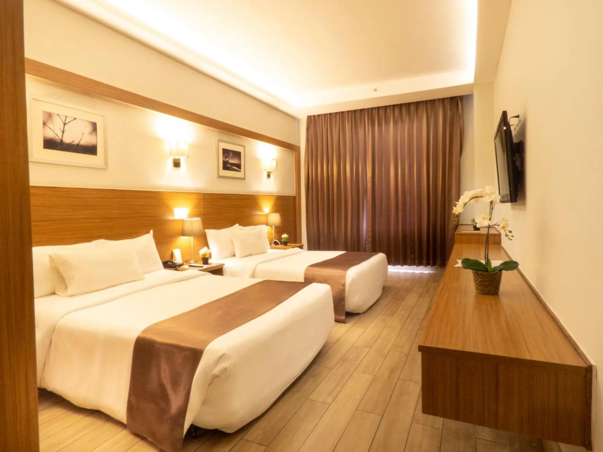 Classic Double Room - Free Wifi in Weston Suites Hotel