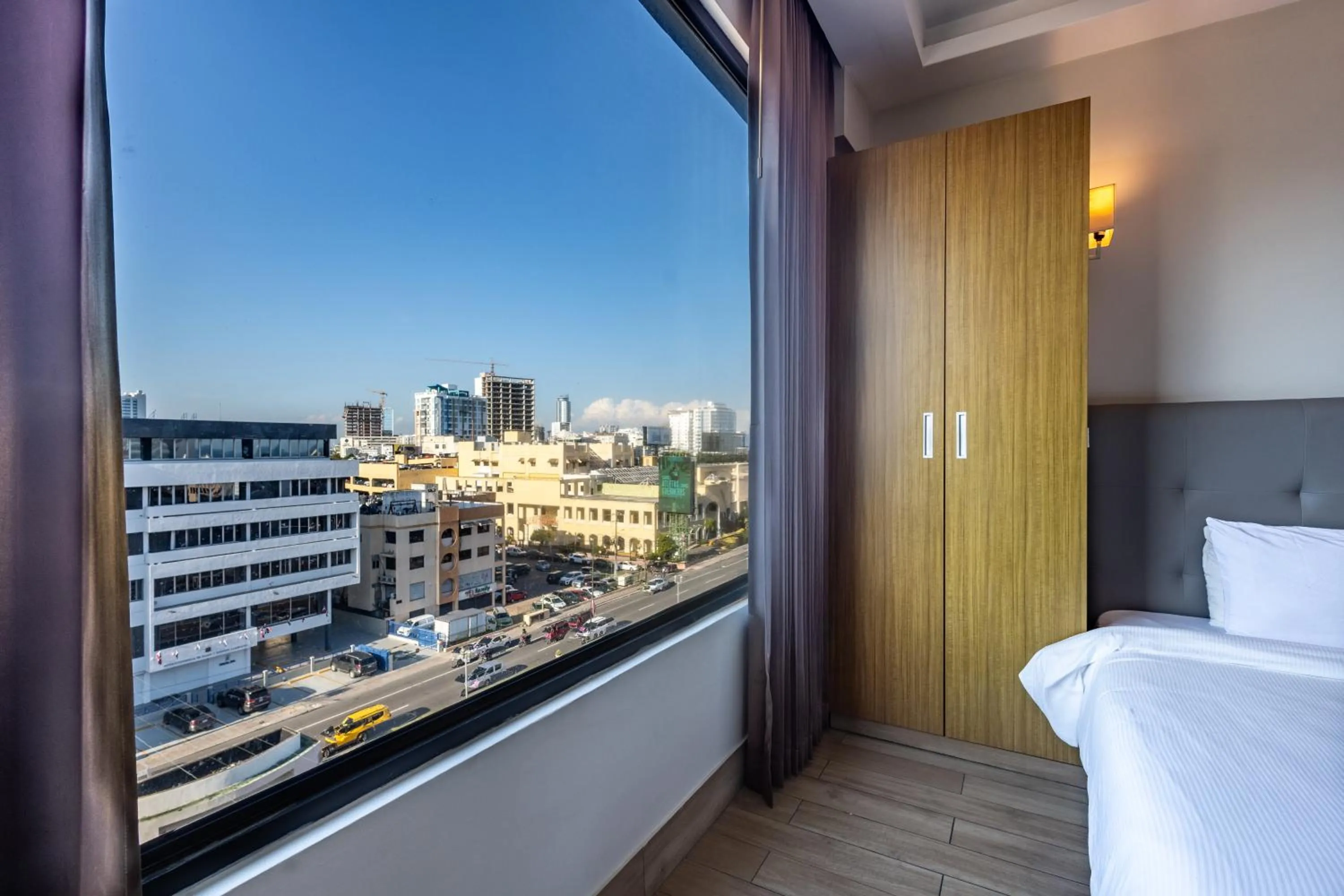 City view, Bed in Weston Suites Hotel