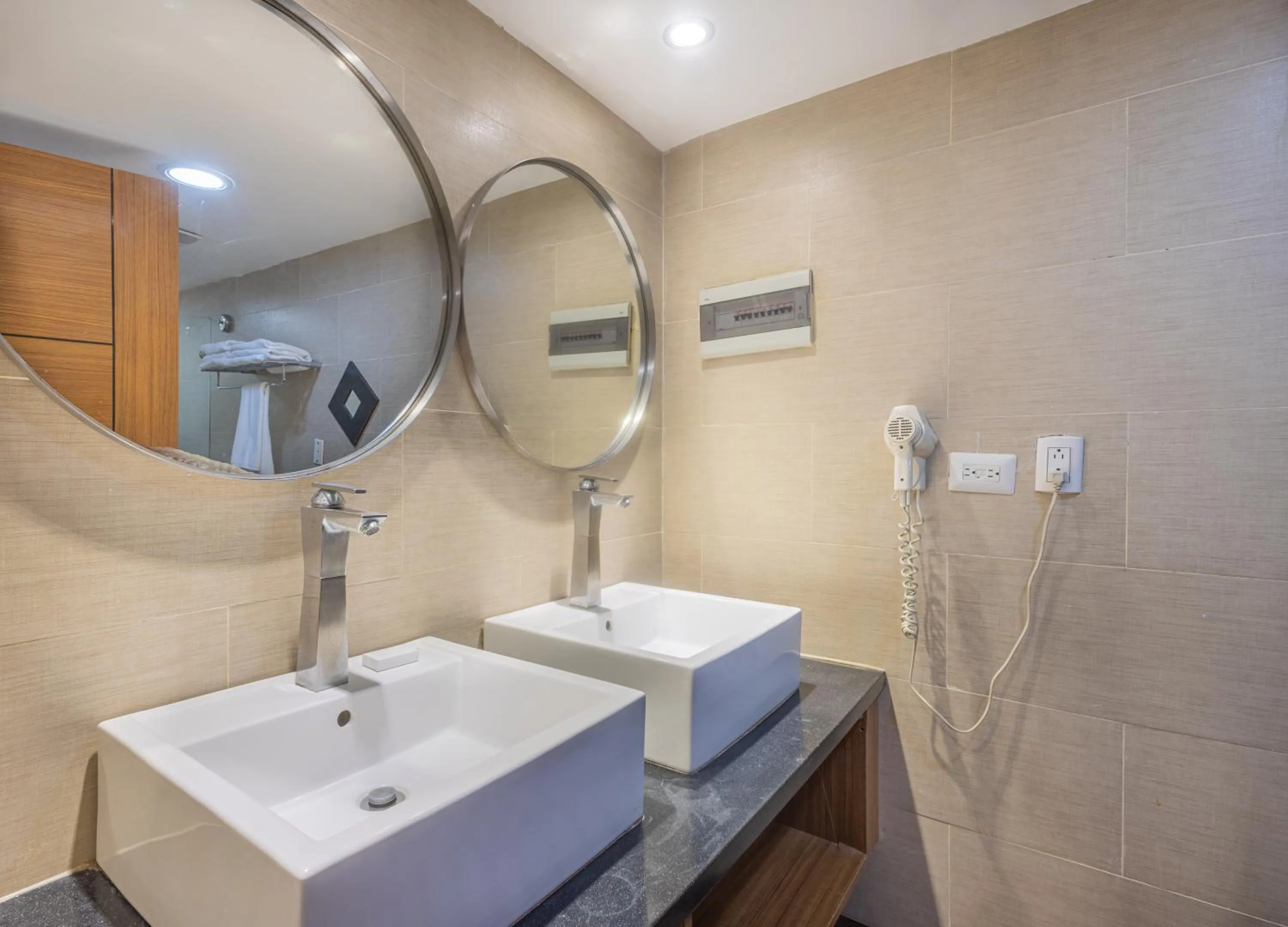 Bathroom in Weston Suites Hotel