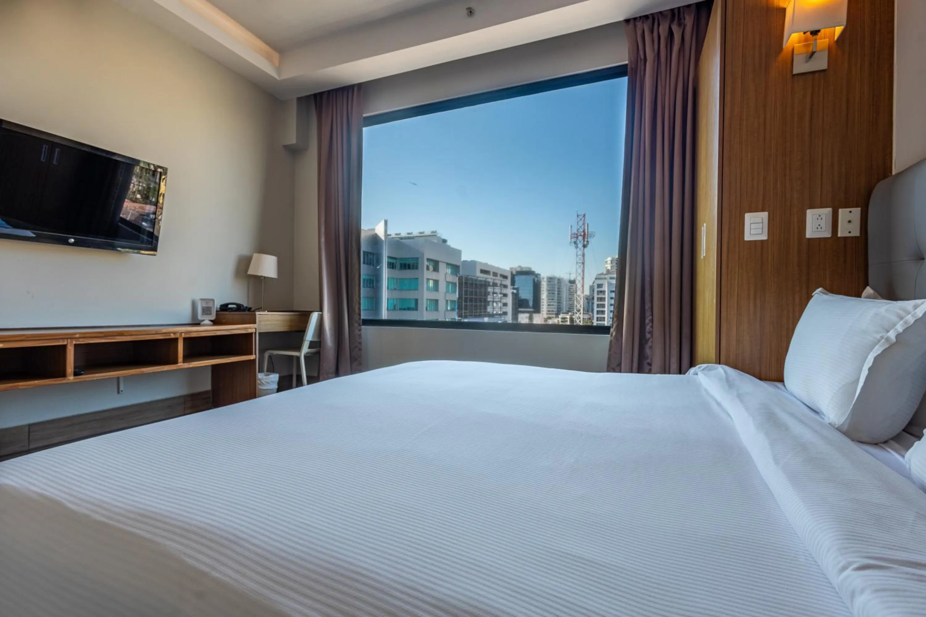 Photo of the whole room, Bed in Weston Suites Hotel