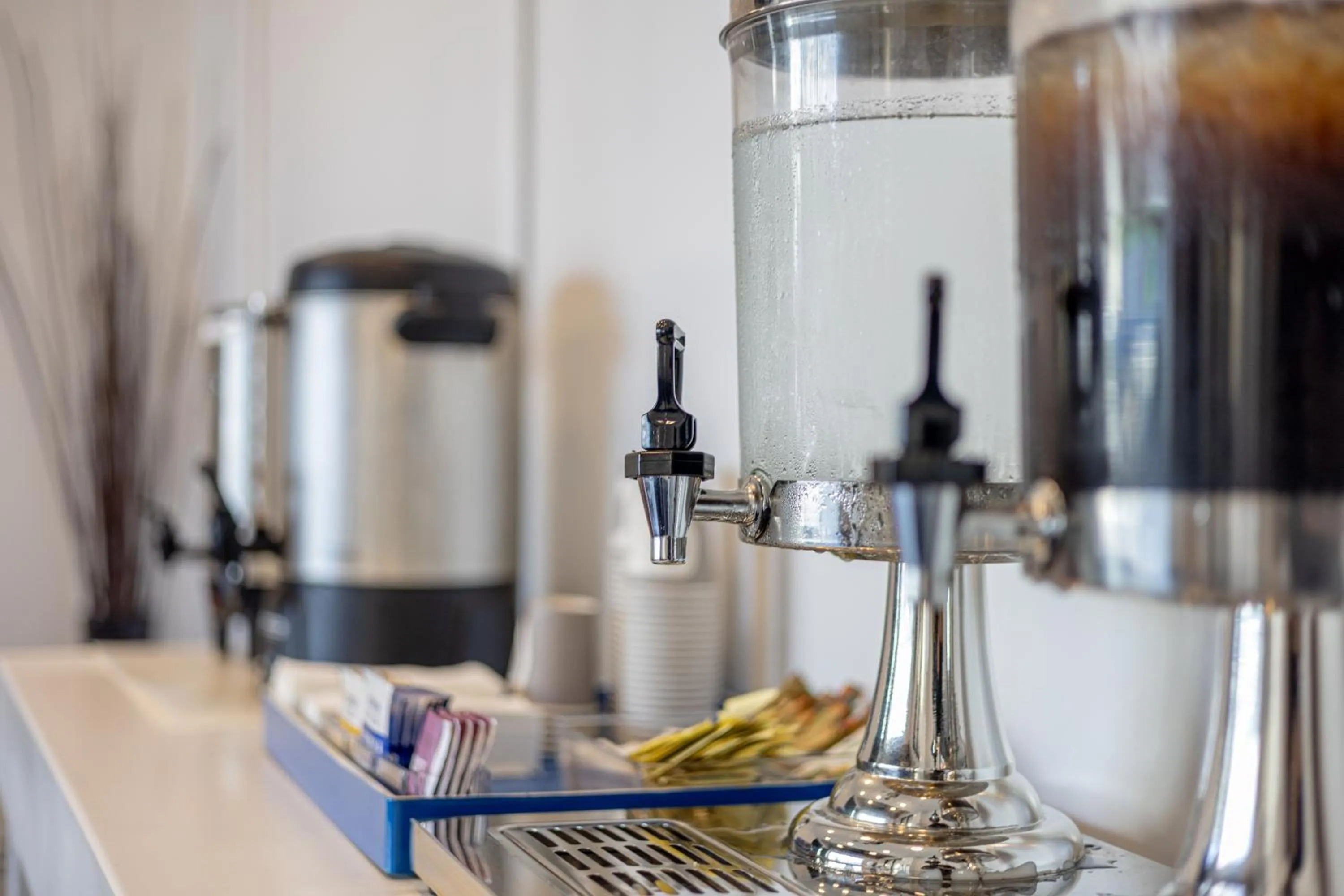 Coffee/tea facilities in Weston Suites Hotel