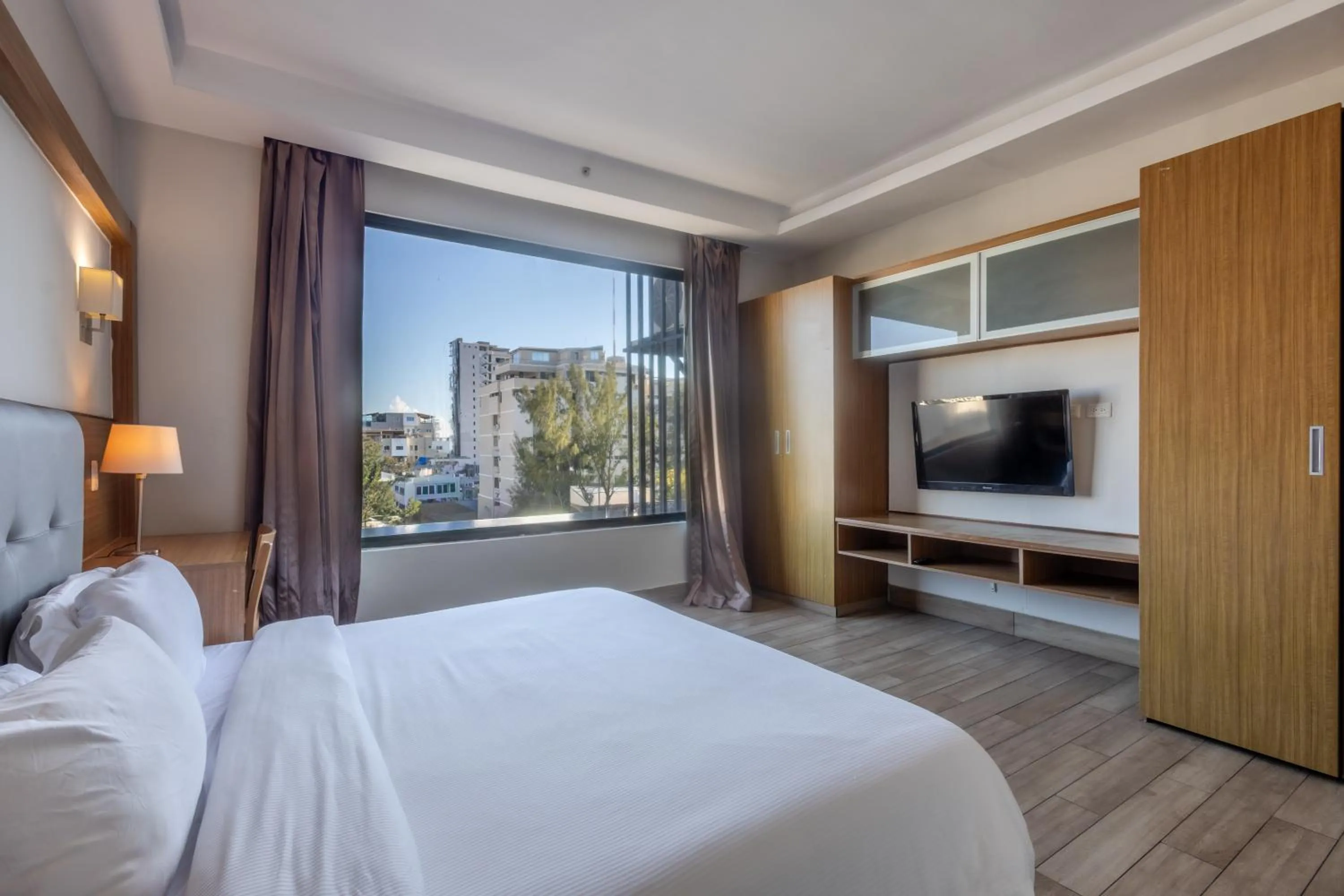 Photo of the whole room, Bed in Weston Suites Hotel