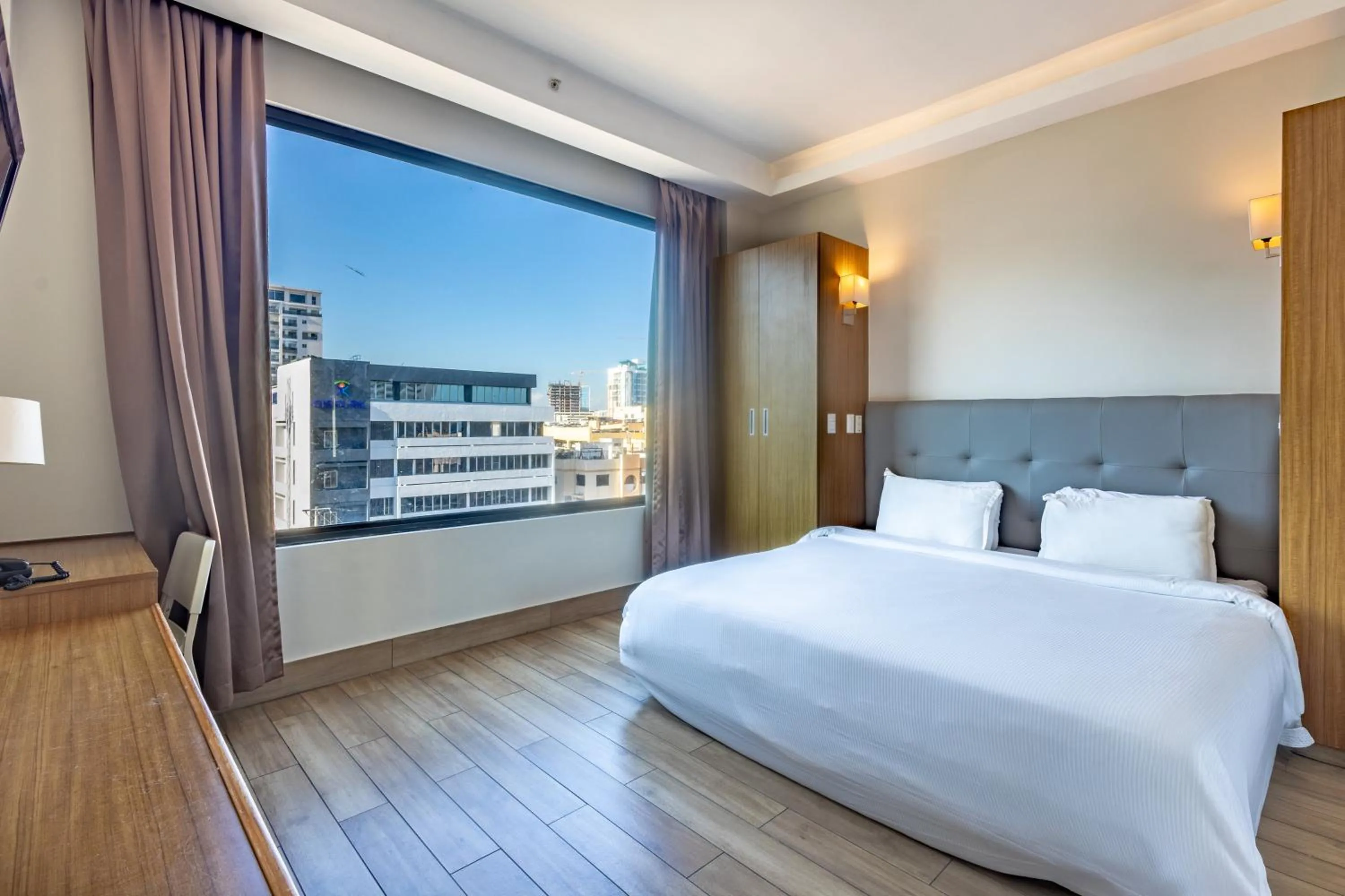 Photo of the whole room, Bed in Weston Suites Hotel