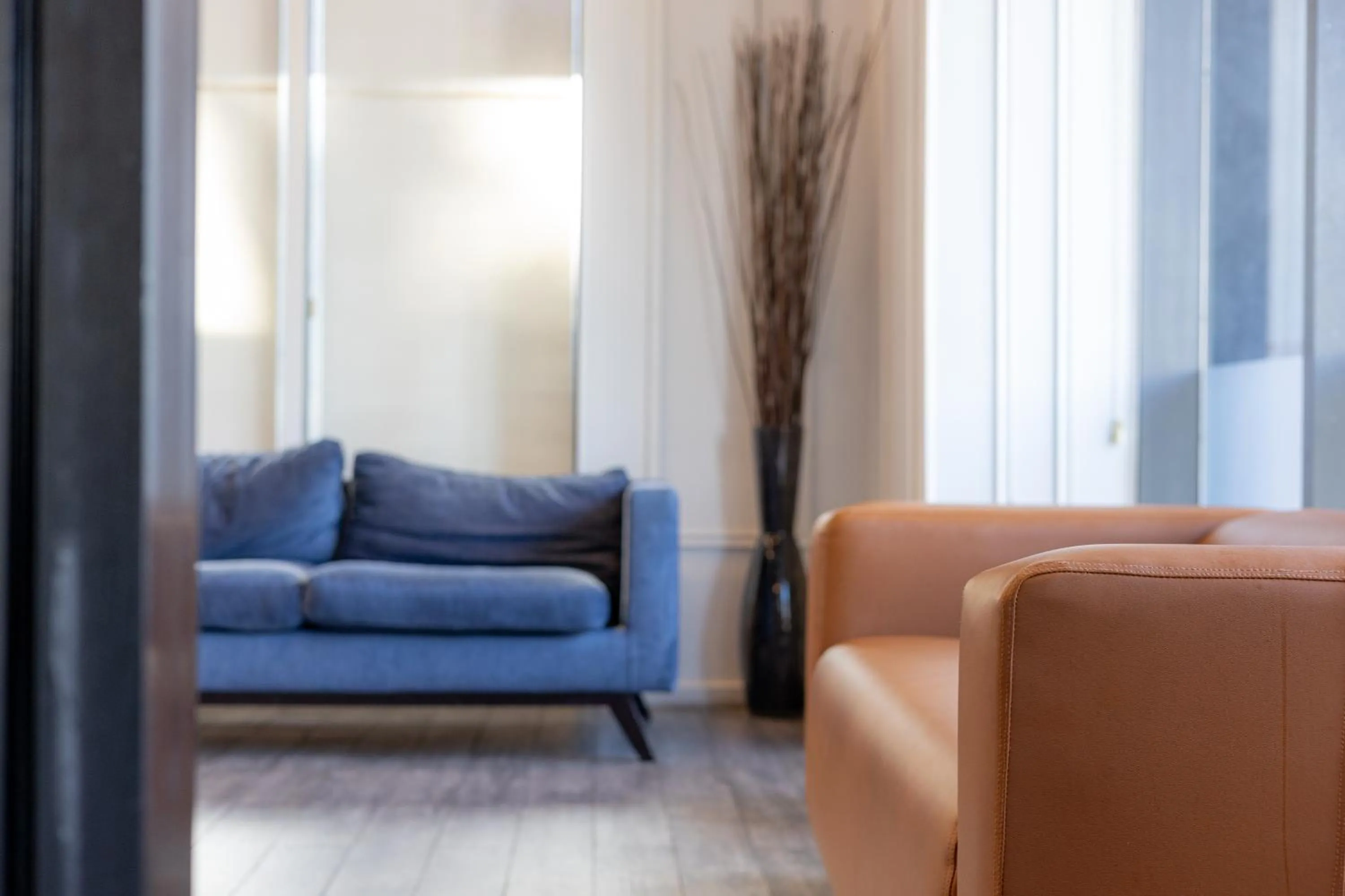 Living room in Weston Suites Hotel