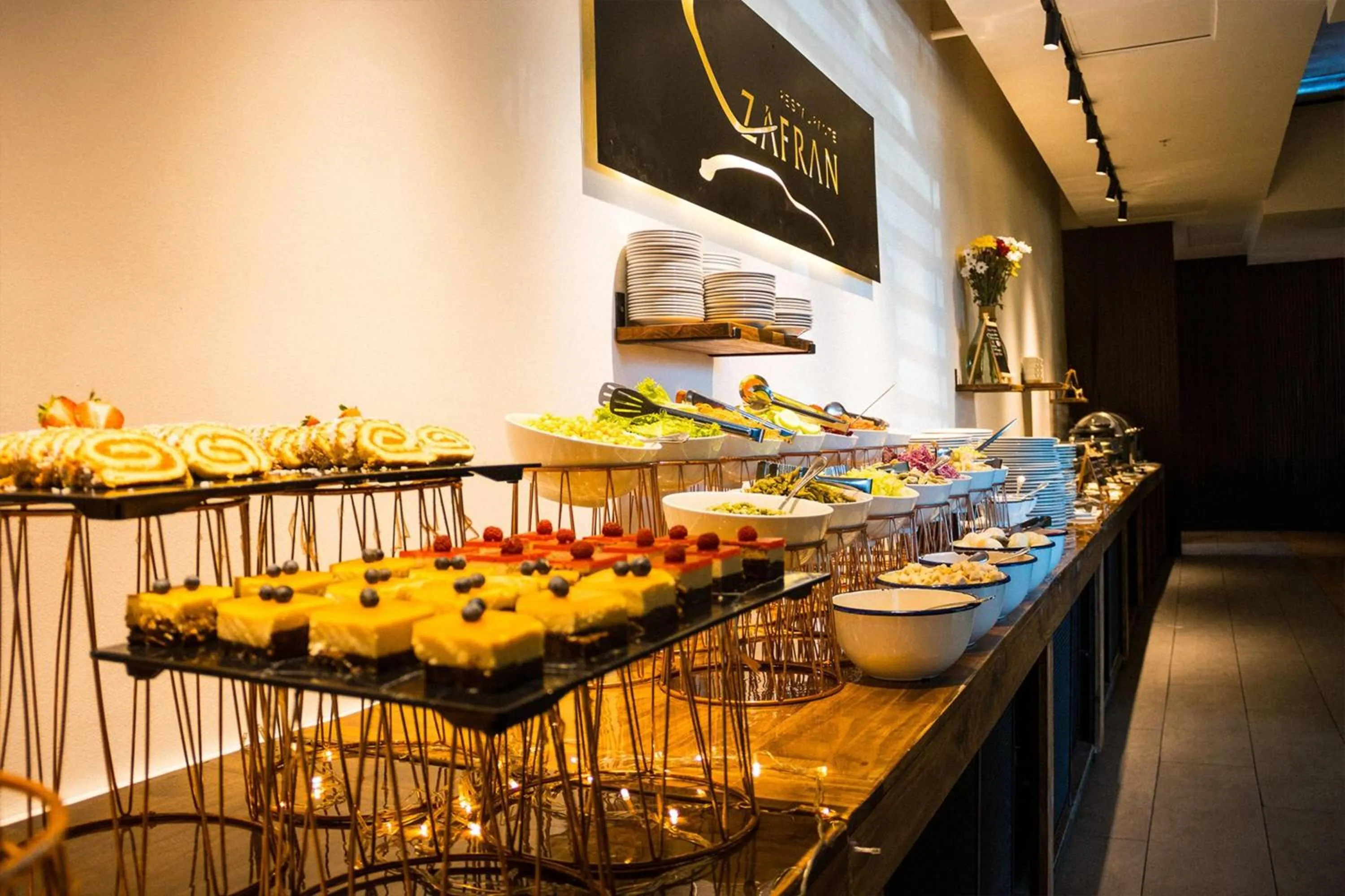 Restaurant/places to eat in Wyndham Concepcion Pettra