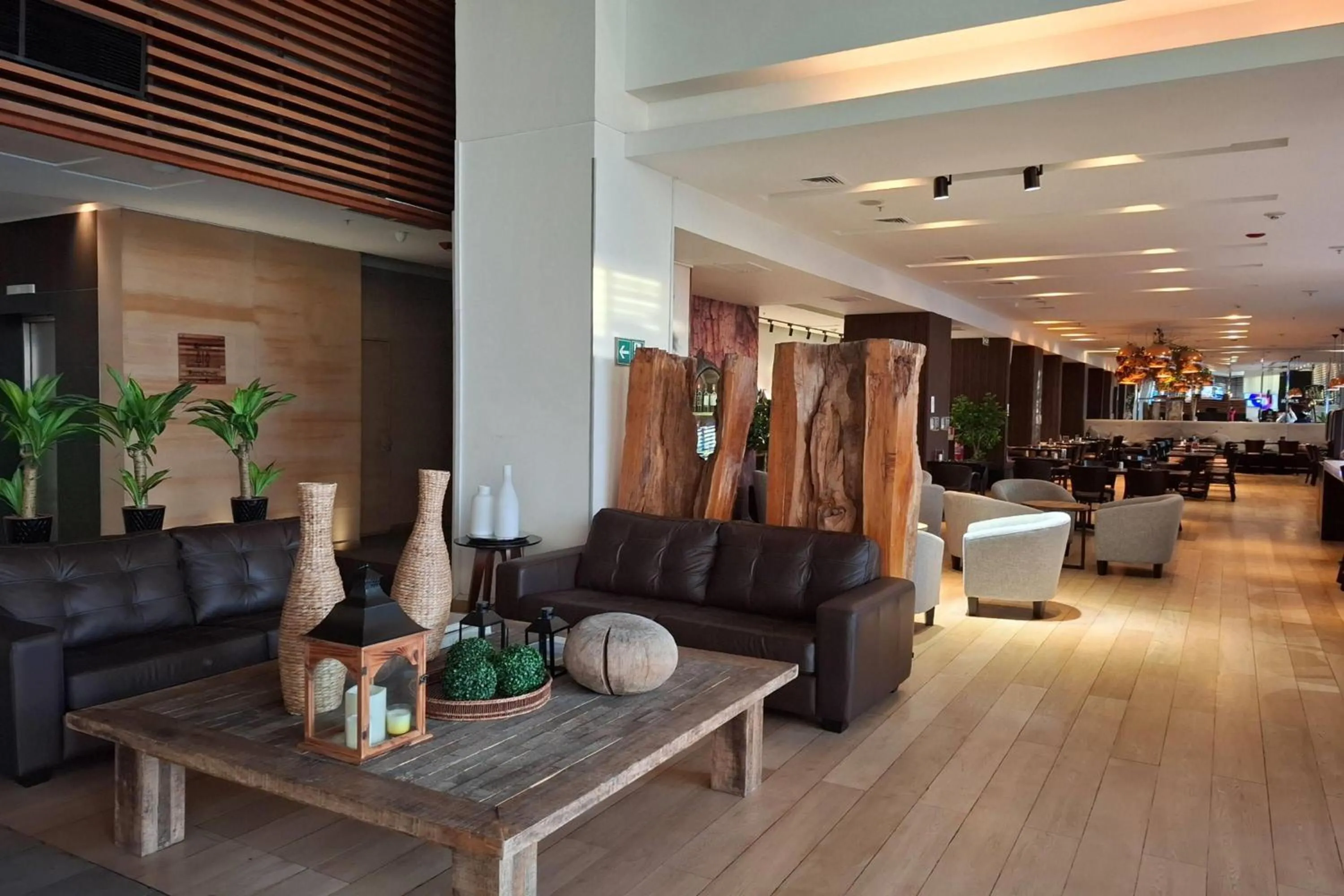 Lobby or reception in Wyndham Concepcion Pettra