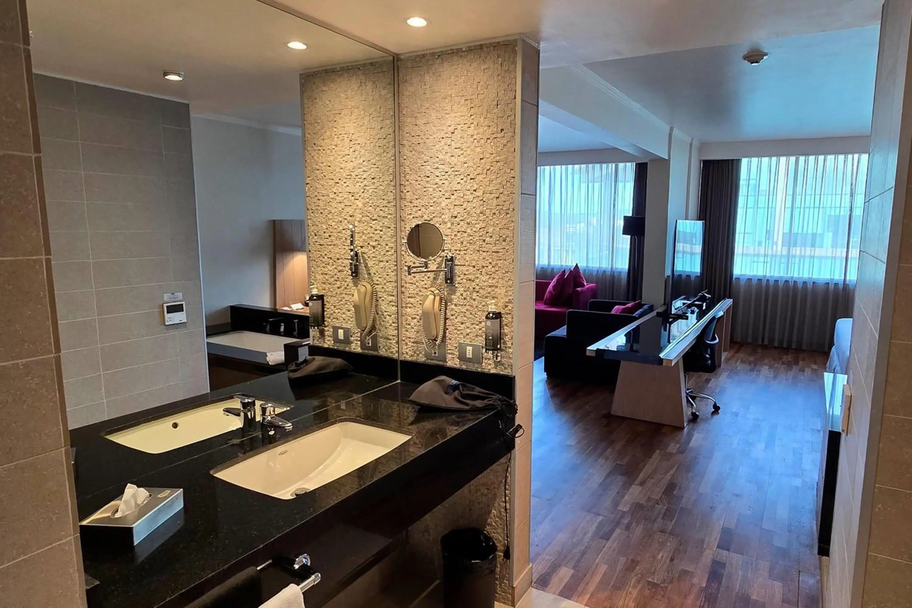 Photo of the whole room in Wyndham Concepcion Pettra